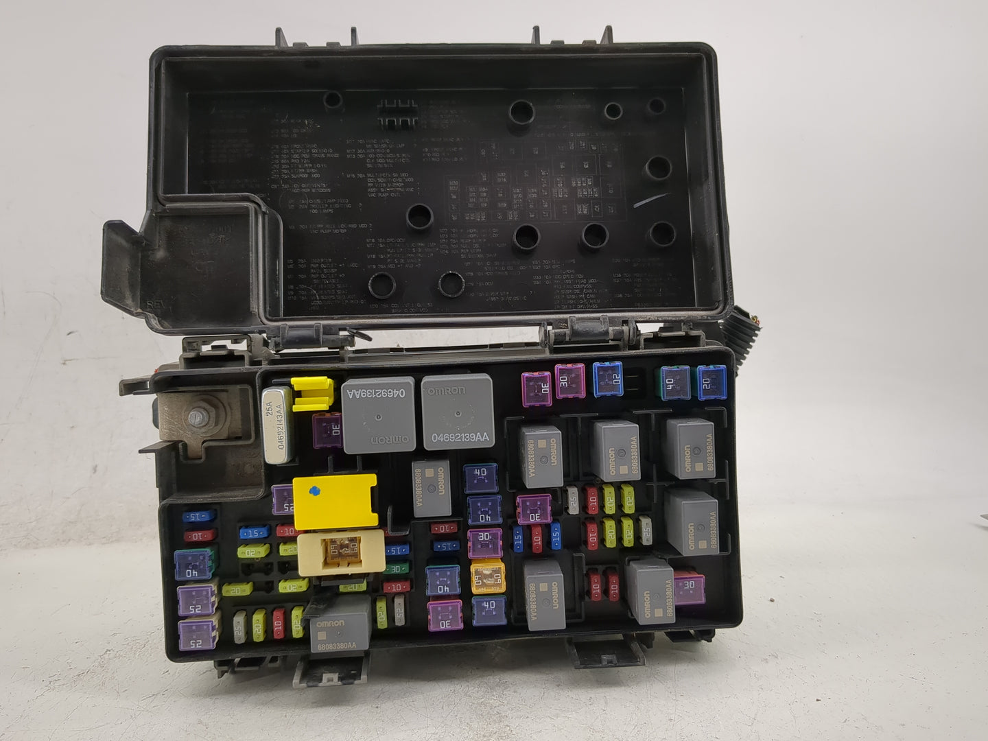 Dodge Caravan Fusebox Fuse Box Relay Module Tipm Rt032842j0|68239606aa - Oemusedautoparts1.com