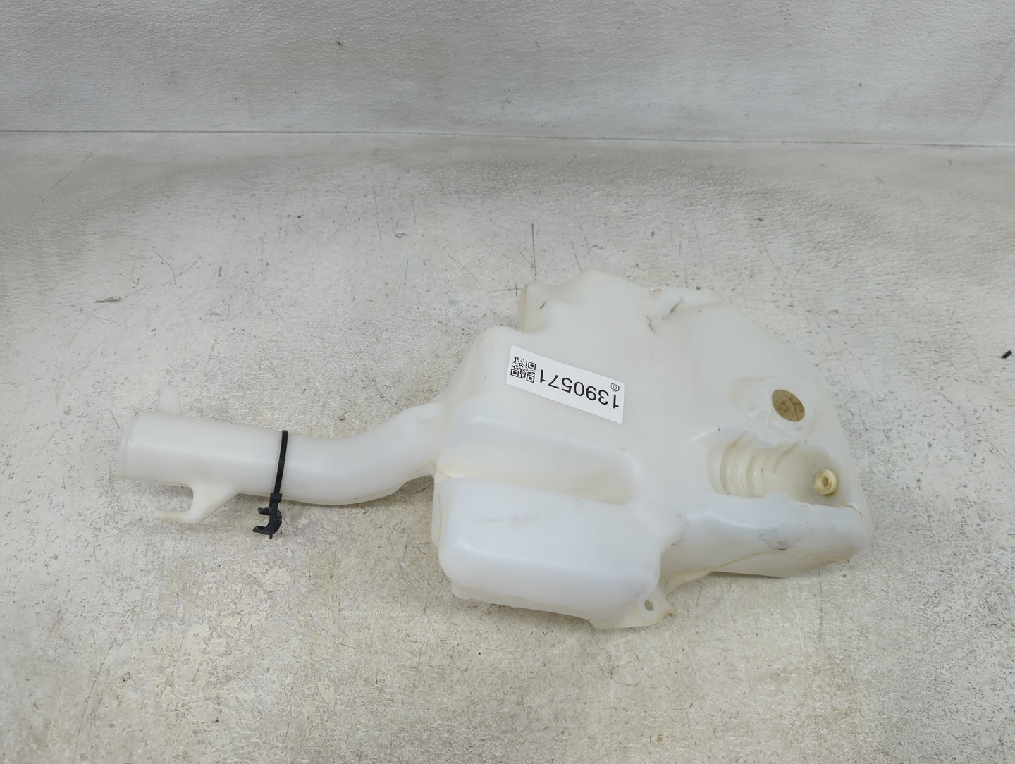 Dodge Caravan Windshield Washer Fluid Reservoir Bottle Oem - Oemusedautoparts1.com