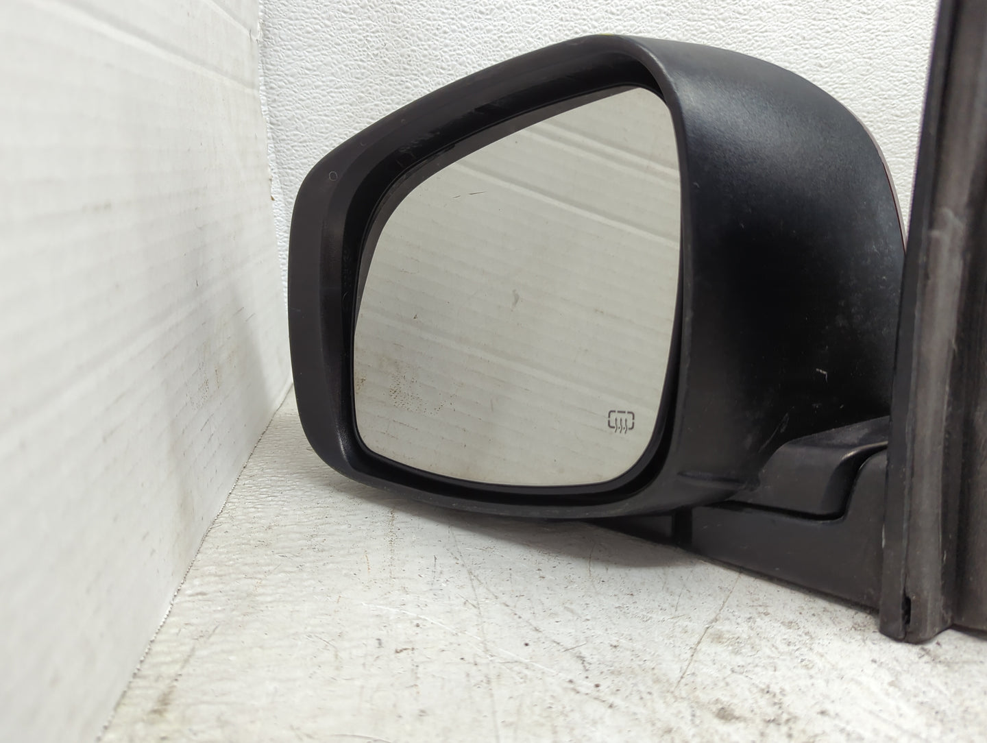 2018 Dodge Caravan Driver Side View Mirror - Left Door Mirror OEM Used - Oemusedautoparts1.com