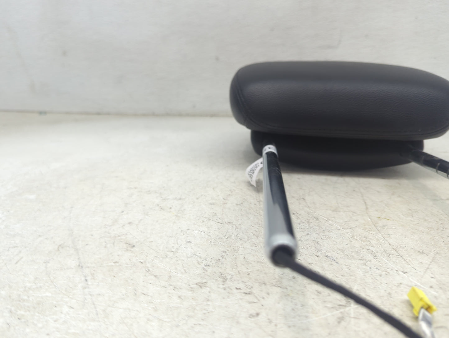 2018 Dodge Caravan Headrest Head Rest Front Driver Seat Black - Oemusedautoparts1.com