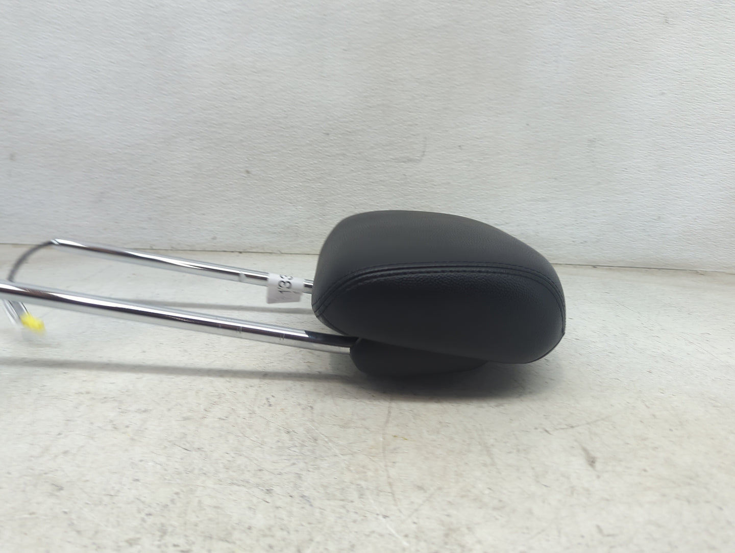2018 Dodge Caravan Headrest Head Rest Front Driver Seat Black - Oemusedautoparts1.com