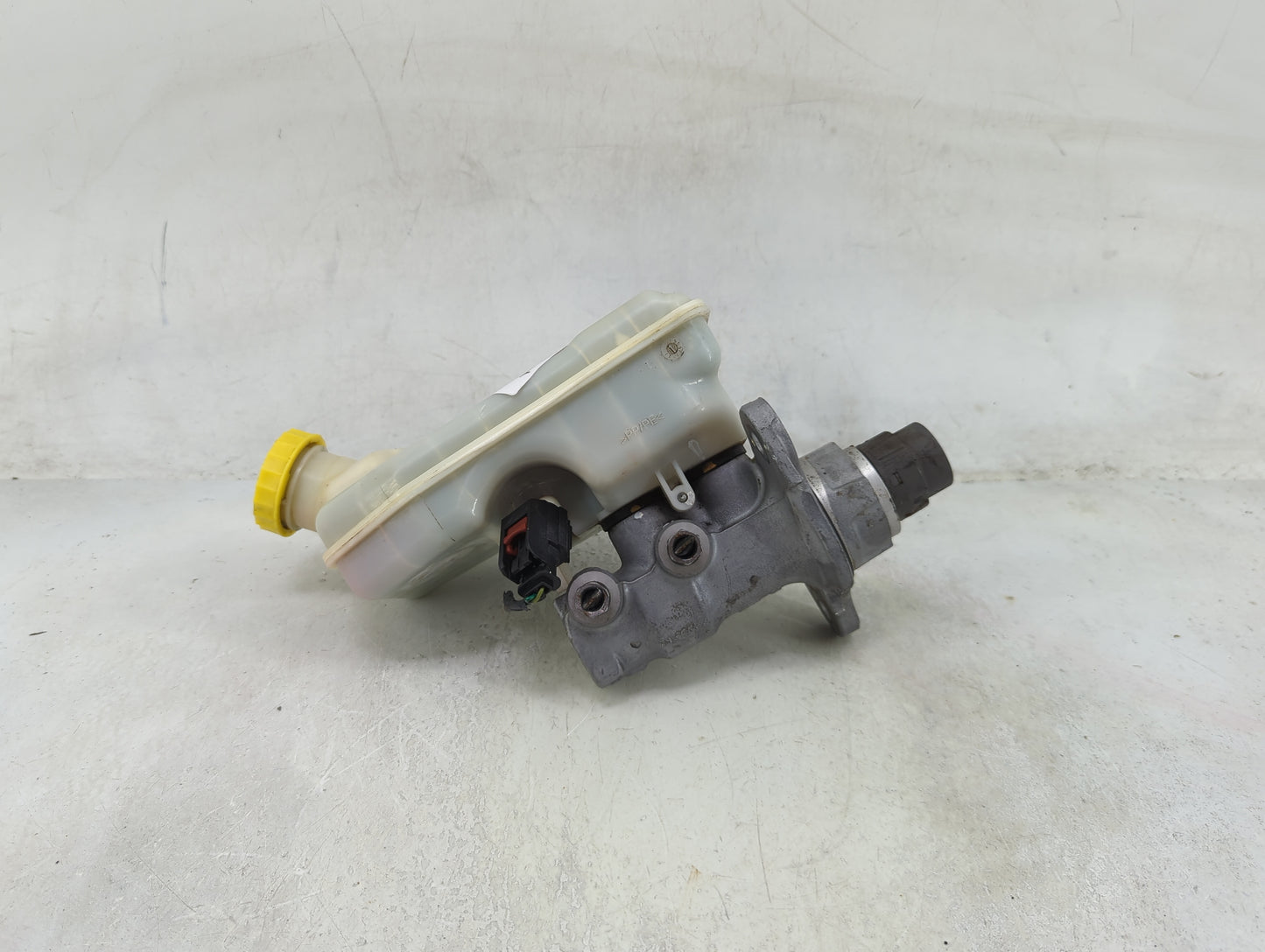 Dodge Caravan Brake Master Cylinder 1490174 - Oemusedautoparts1.com