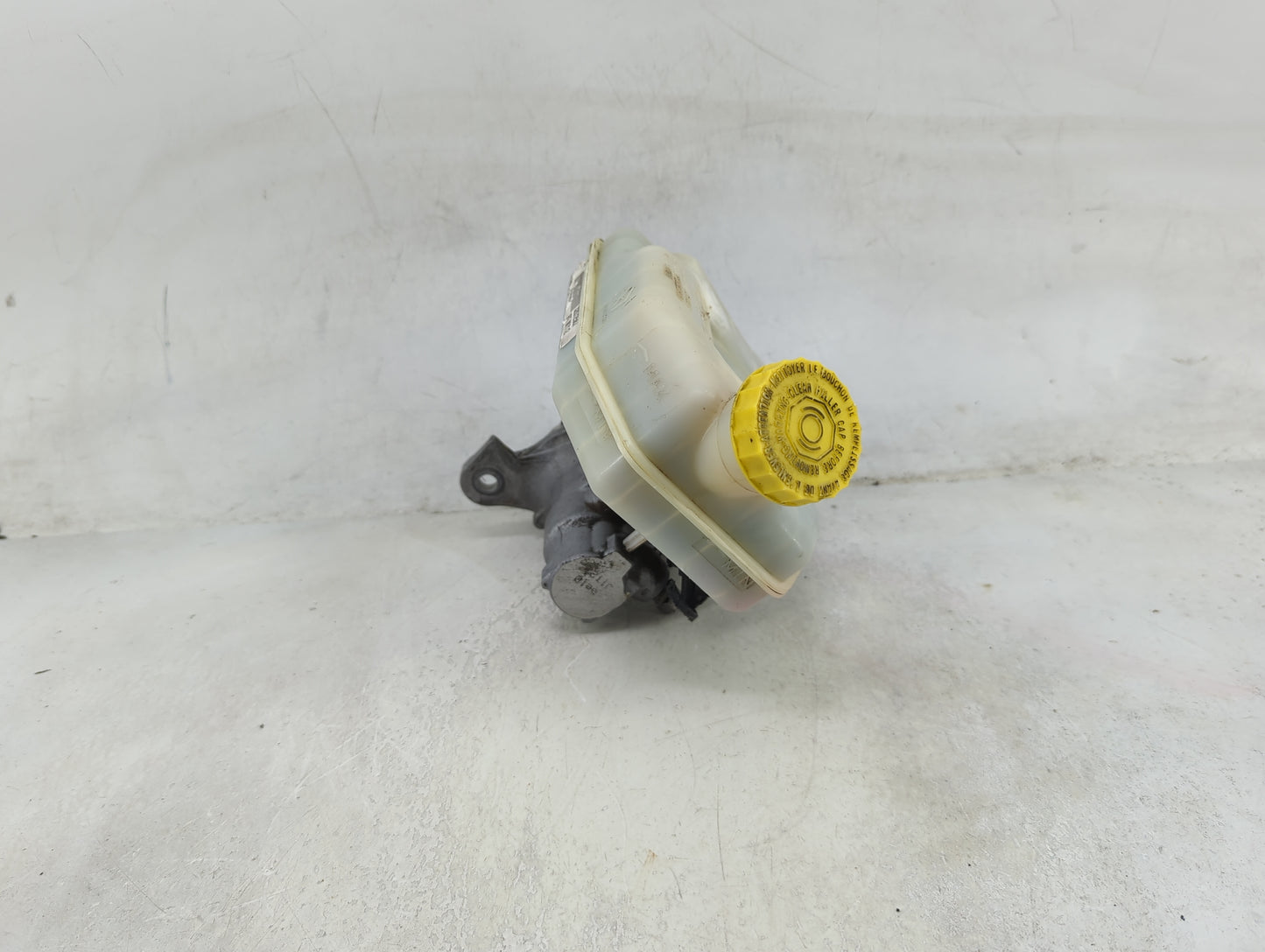 Dodge Caravan Brake Master Cylinder 1490174 - Oemusedautoparts1.com
