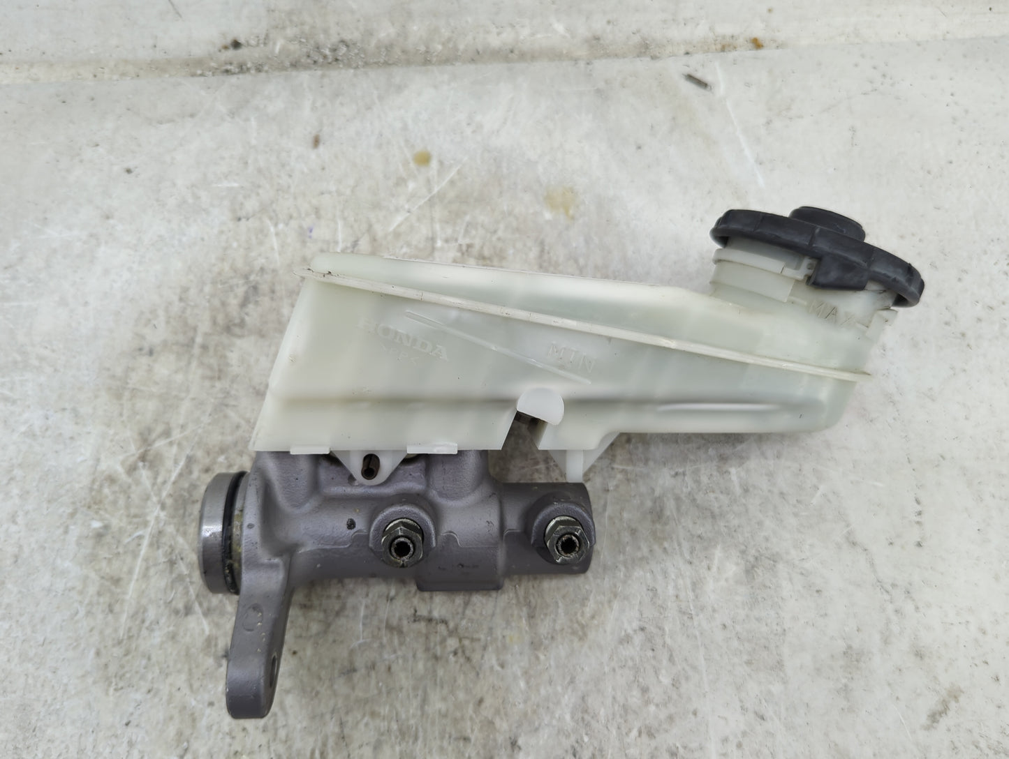 Dodge Caravan Brake Master Cylinder 1490406 - Oemusedautoparts1.com