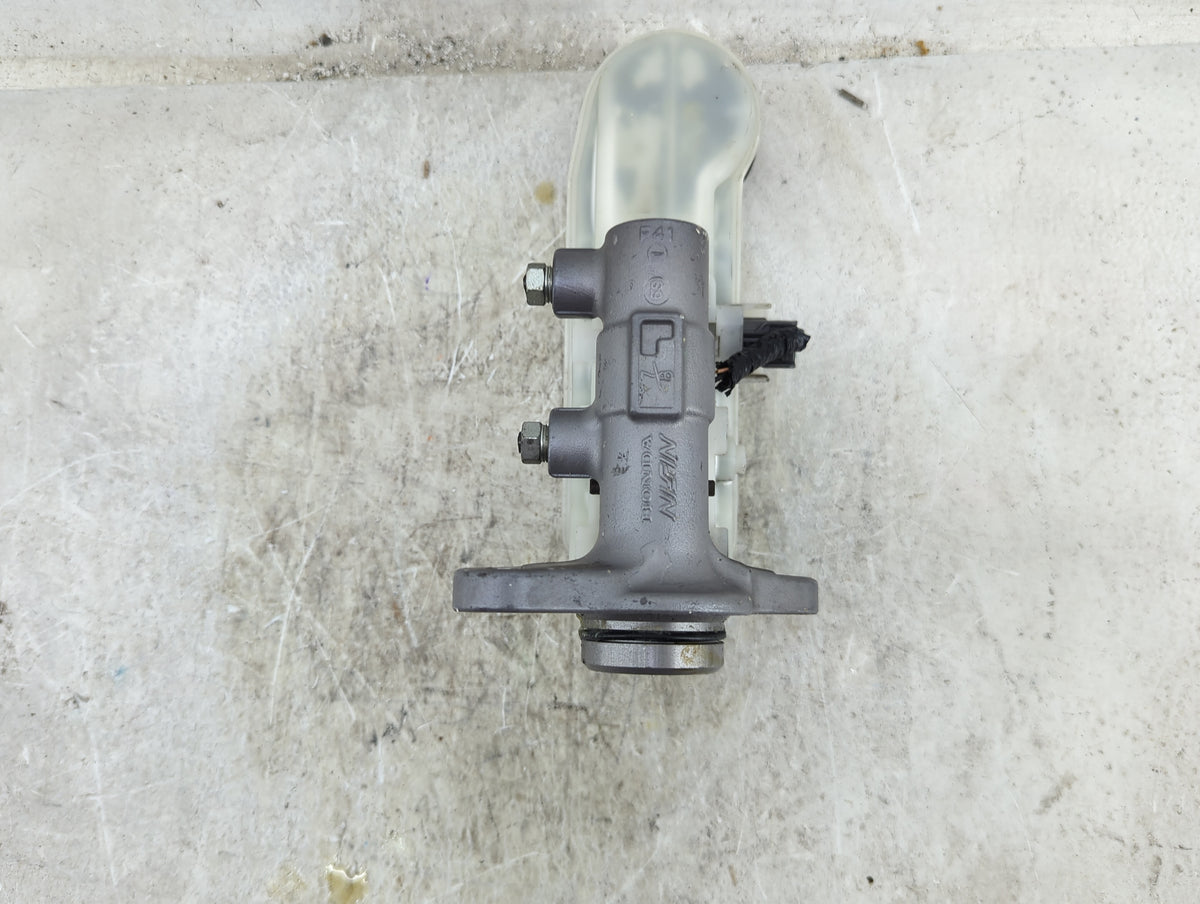 Dodge Caravan Brake Master Cylinder 1490406 - Oemusedautoparts1.com