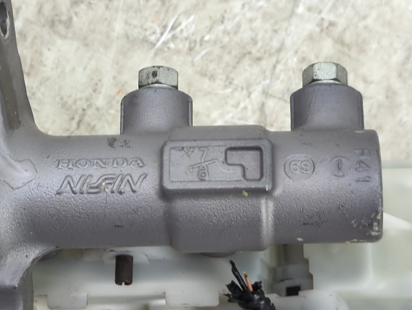Dodge Caravan Brake Master Cylinder 1490406 - Oemusedautoparts1.com