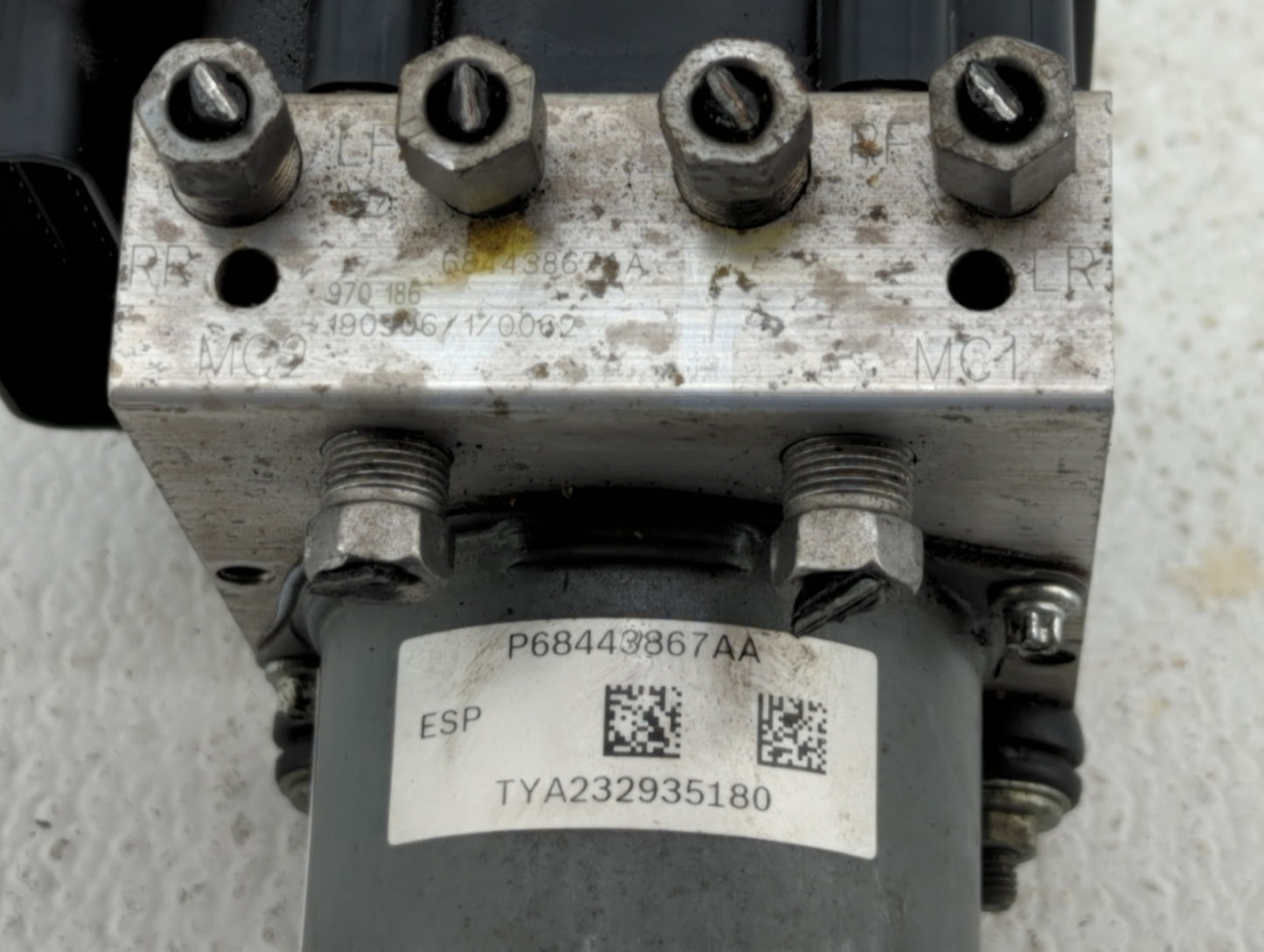 2018 Dodge Caravan ABS Pump Control Module Replacement P/N:68183803AC P68183803AC, 68443867AA Fits Fits 2015 2016 2017 OEM U