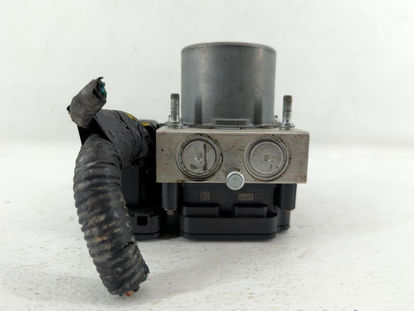 2018 Dodge Caravan ABS Pump Control Module Replacement P/N:P68183803AD Fits Fits 2015 2016 2017 2019 2020 OEM Used Auto Part