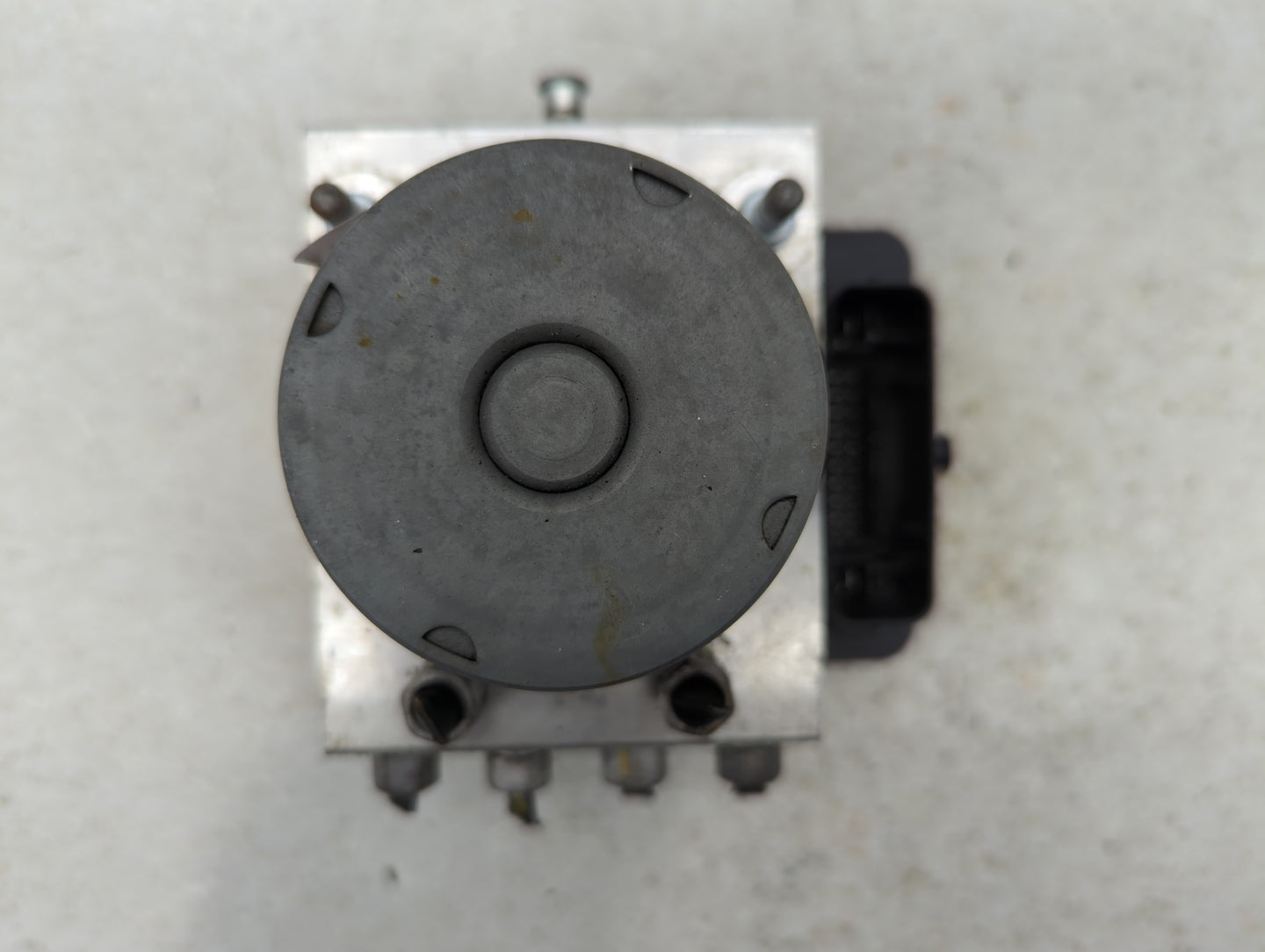 2018 Dodge Caravan ABS Pump Control Module Replacement P/N:P68183803AD Fits Fits 2015 2016 2017 2019 2020 OEM Used Auto Part