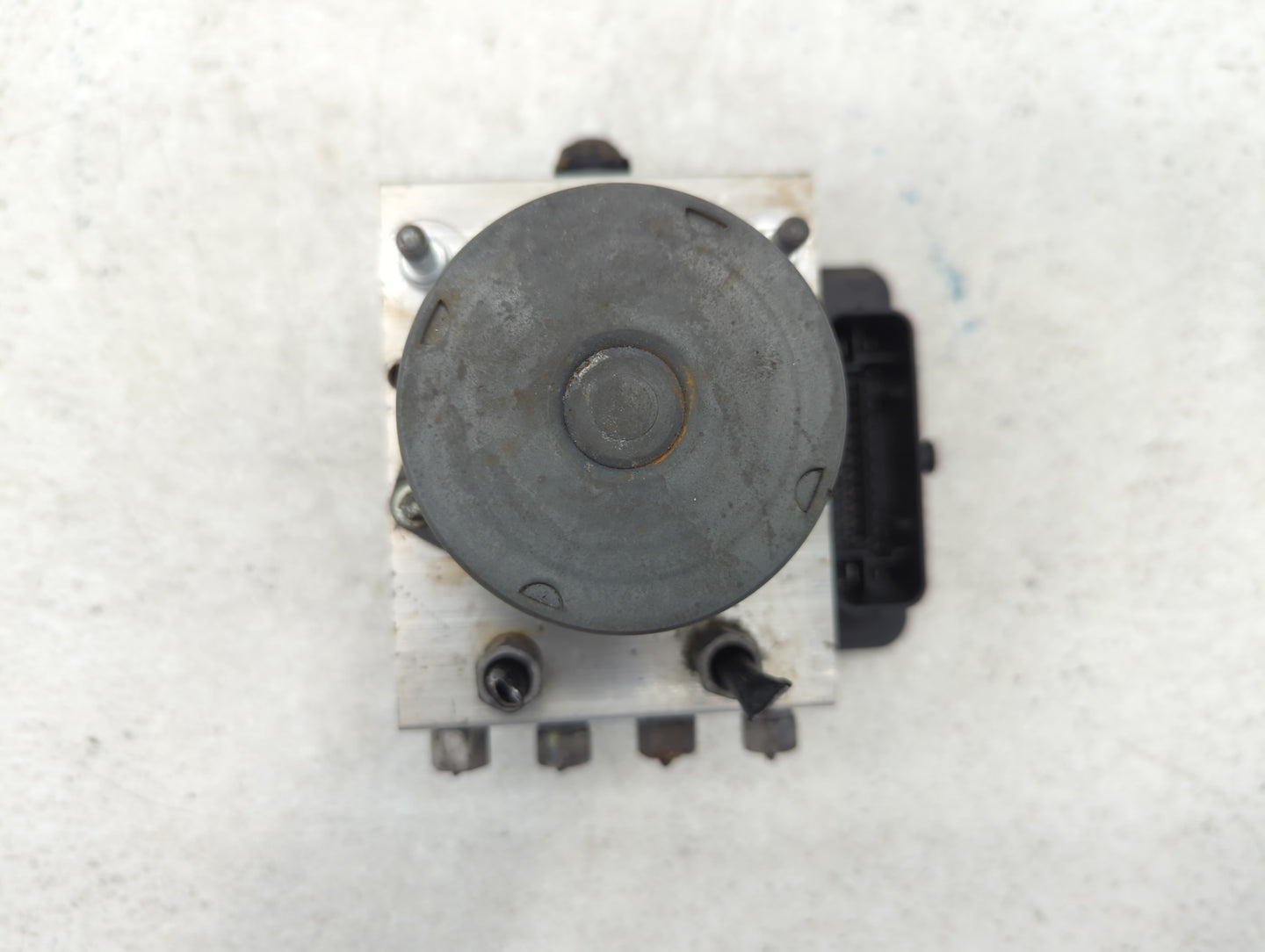 2018 Dodge Caravan ABS Pump Control Module Replacement P/N:68183803AD Fits Fits 2015 2016 2017 2019 2020 OEM Used Auto Parts