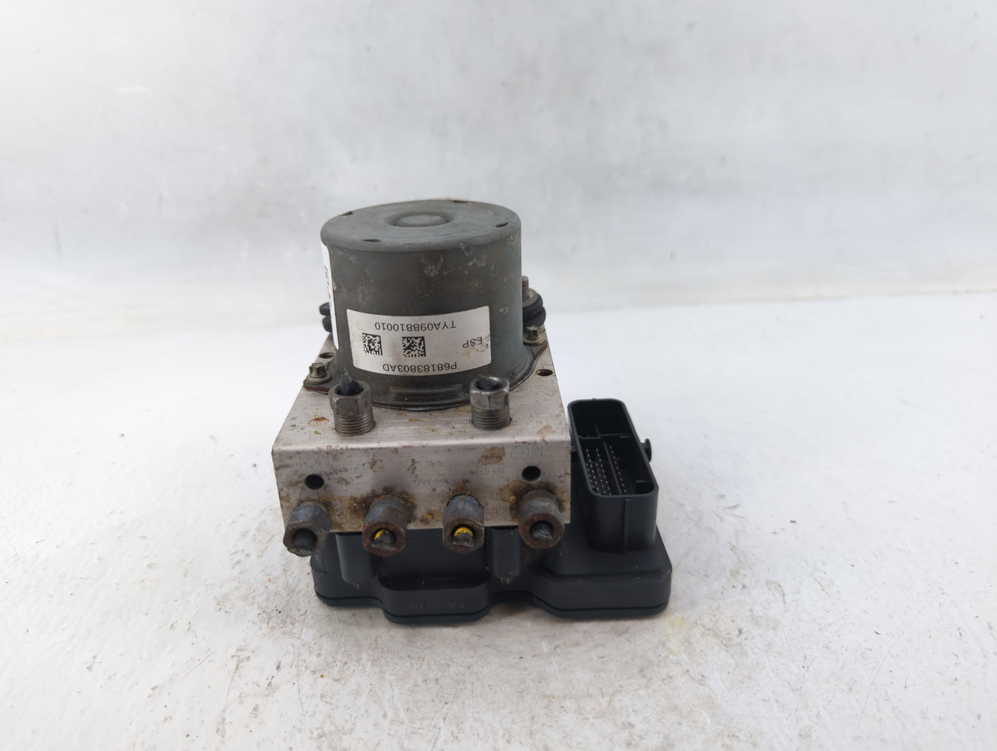 2018 Dodge Caravan ABS Pump Control Module Replacement P/N:P68183803AD Fits Fits 2015 2016 2017 2019 2020 OEM Used Auto Part