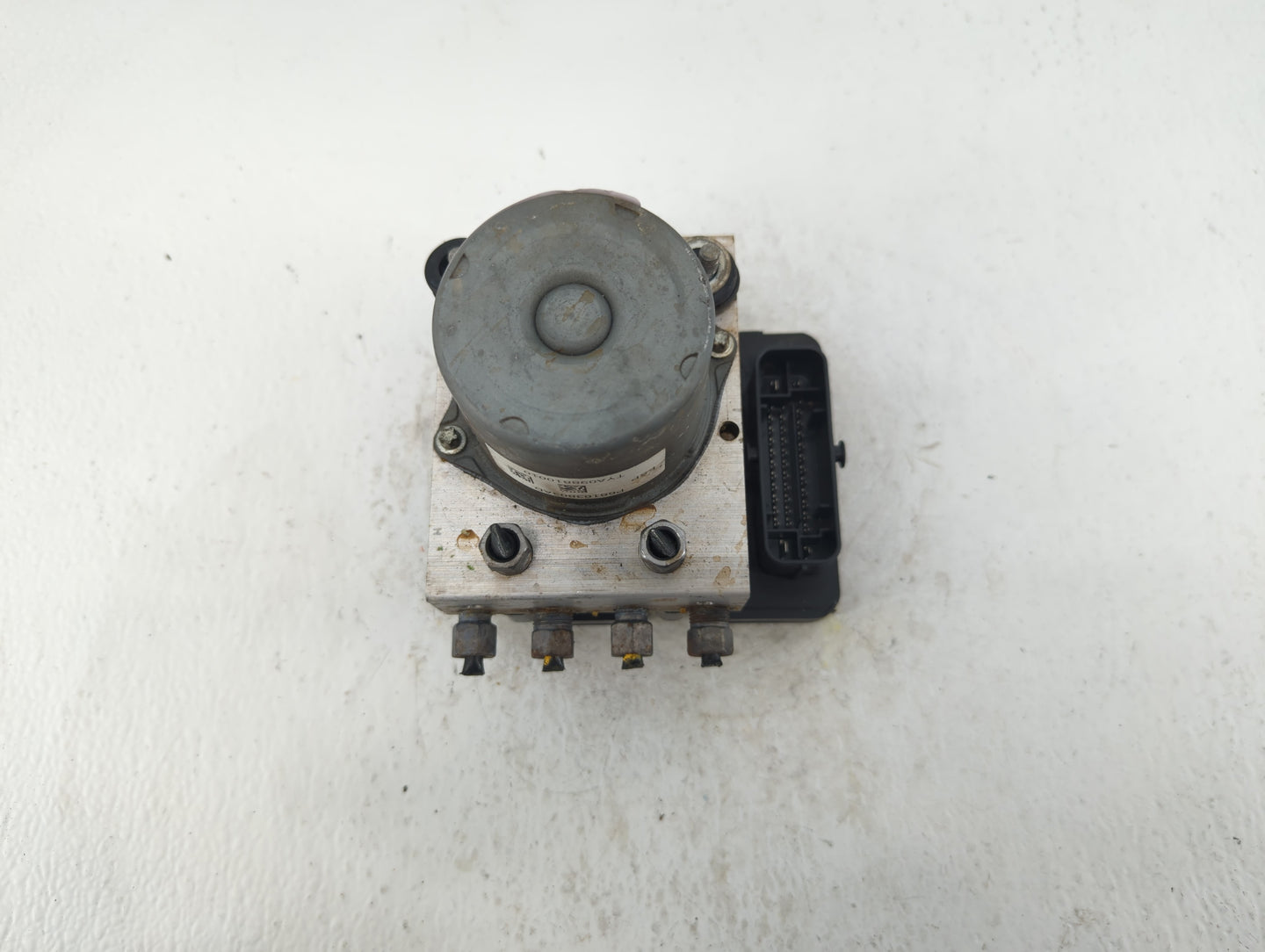 2018 Dodge Caravan ABS Pump Control Module Replacement P/N:P68183803AD Fits Fits 2015 2016 2017 2019 2020 OEM Used Auto Part