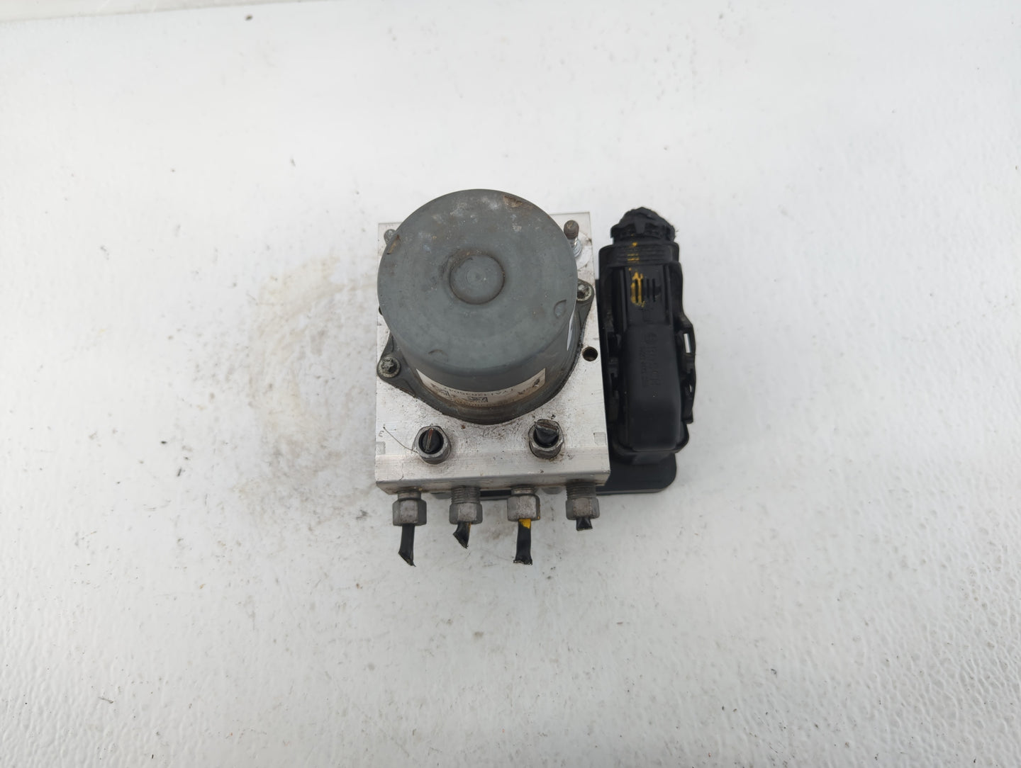 2018 Dodge Caravan ABS Pump Control Module Replacement P/N:P68183803AD Fits Fits 2015 2016 2017 2019 2020 OEM Used Auto Part