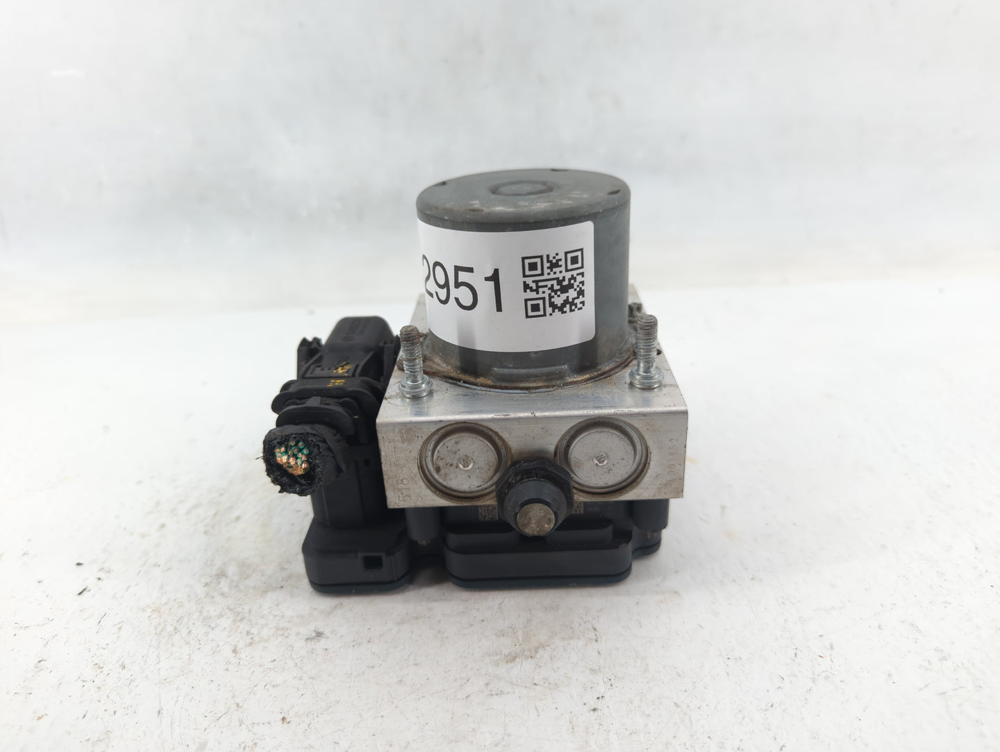 2018 Dodge Caravan ABS Pump Control Module Replacement P/N:P68183803AD Fits Fits 2015 2016 2017 2019 2020 OEM Used Auto Part