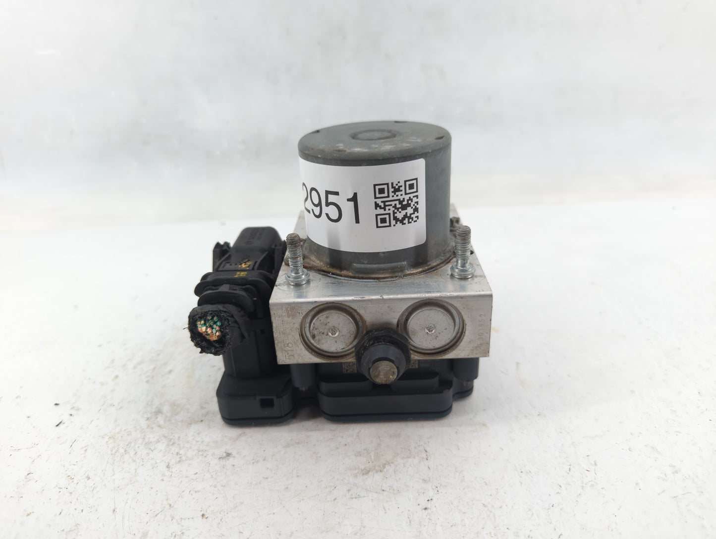 2018 Dodge Caravan ABS Pump Control Module Replacement P/N:P68183803AD Fits Fits 2015 2016 2017 2019 2020 OEM Used Auto Part