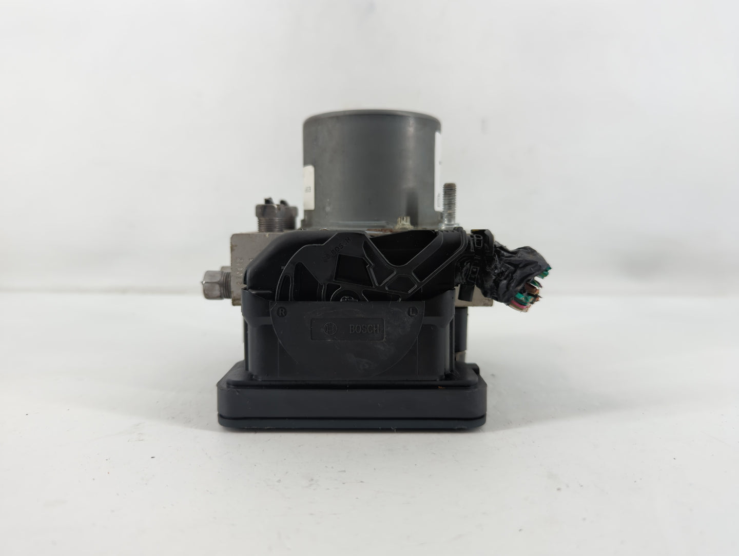2018 Dodge Caravan ABS Pump Control Module Replacement P/N:P68183803AD Fits Fits 2015 2016 2017 2019 2020 OEM Used Auto Part