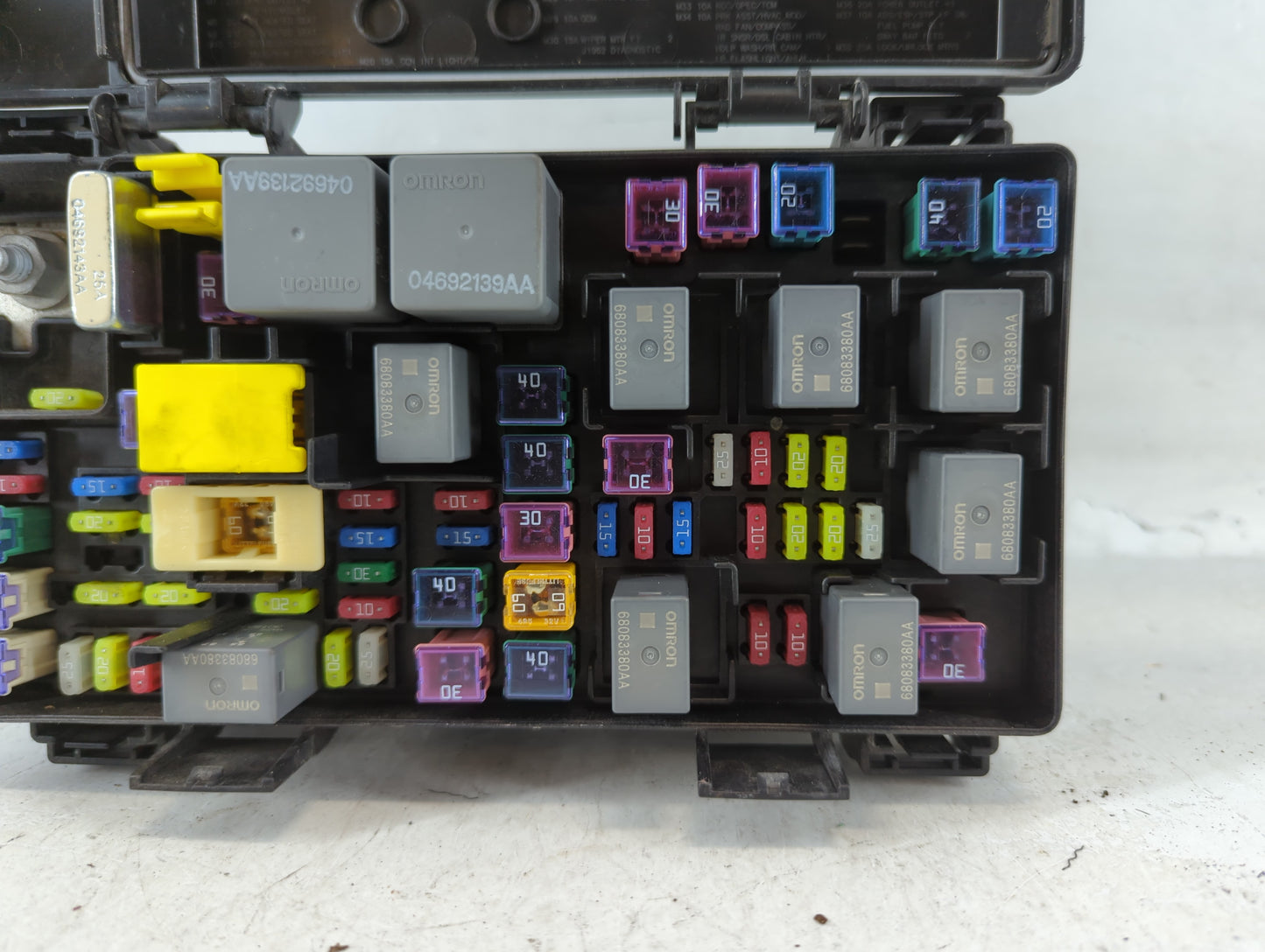 Dodge Caravan Chassis Control Module Ccm Bcm Body Control 68239606aa - Oemusedautoparts1.com