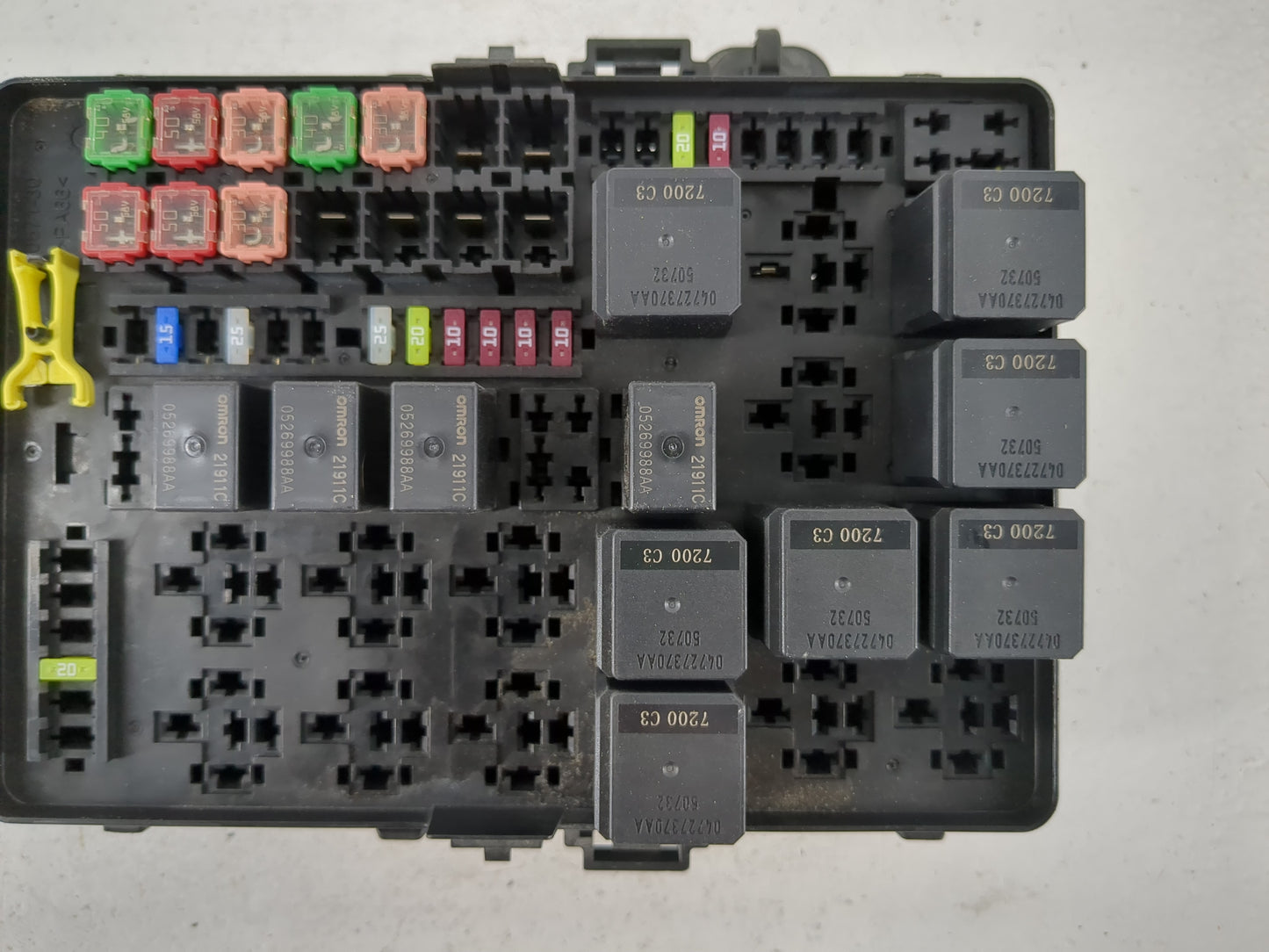 2018 Dodge Challenger Fusebox Fuse Box Panel Relay Module P/N:P68336709AC Fits OEM Used Auto Parts - Oemusedautoparts1.com