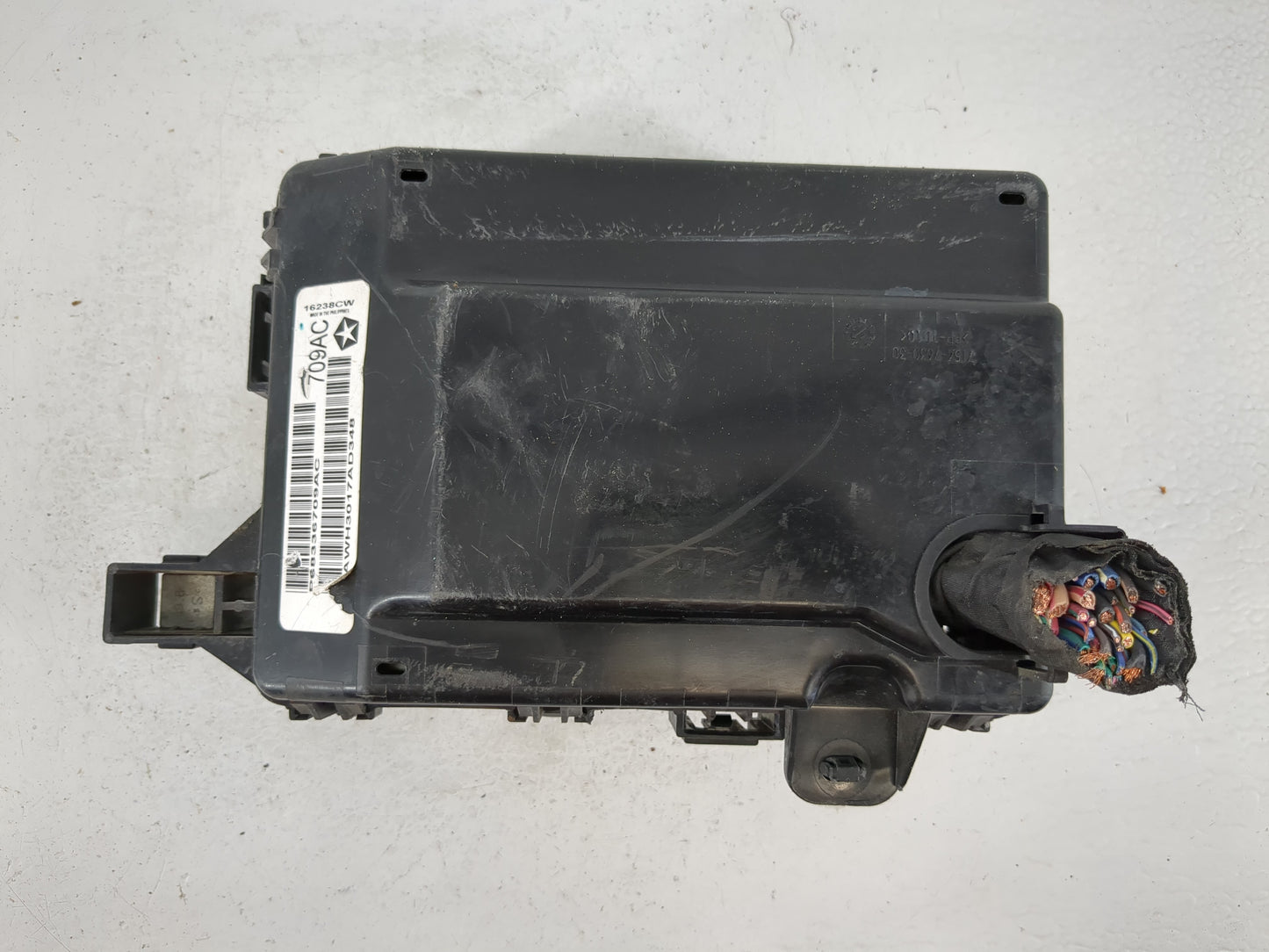 2018 Dodge Challenger Fusebox Fuse Box Panel Relay Module P/N:P68336709AC Fits OEM Used Auto Parts - Oemusedautoparts1.com