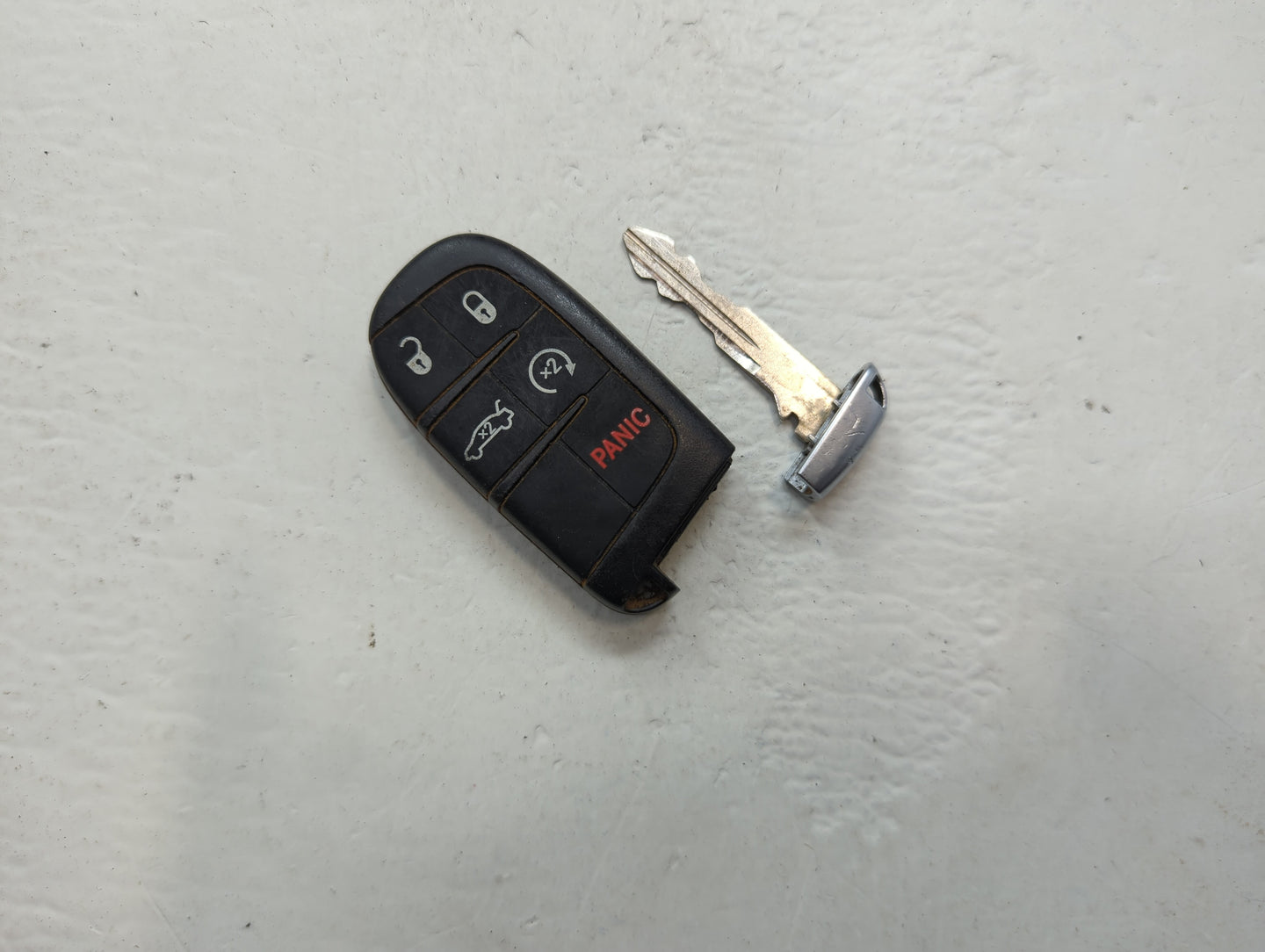 Dodge Challenger Keyless Entry Remote Fob M3N-40821302 6823497AA | 68234957AB - Oemusedautoparts1.com