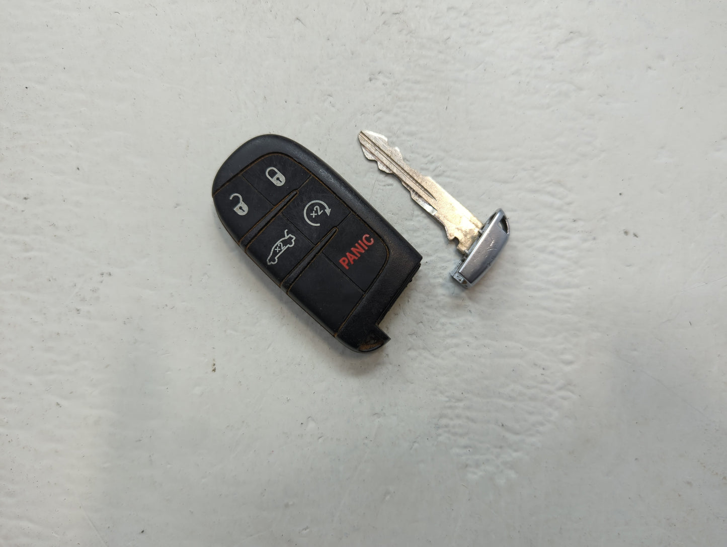 Dodge Challenger Keyless Entry Remote Fob M3N-40821302 6823497AA | 68234957AB - Oemusedautoparts1.com