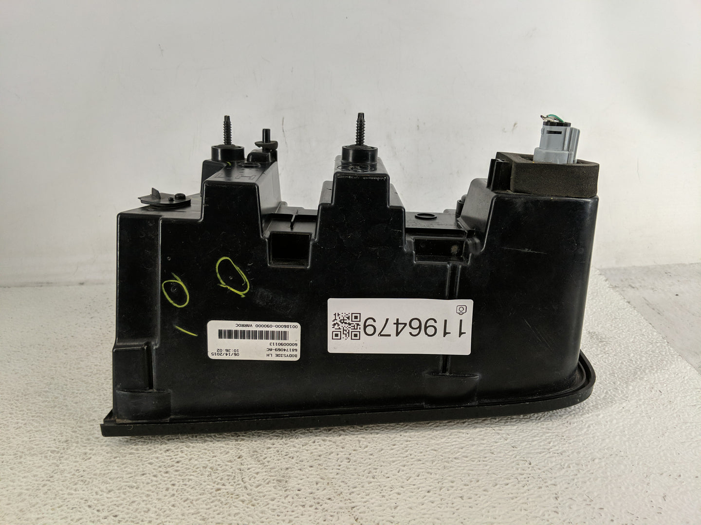 2015-2022 Dodge Challenger Tail Light Assembly Passenger Right OEM P/N:68174069-AC Fits OEM Used Auto Parts - Oemusedautopar