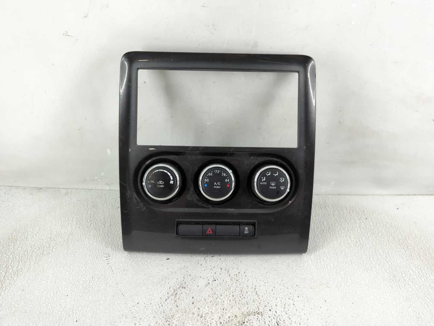 Dodge Challenger Radio Control Panel - Oemusedautoparts1.com