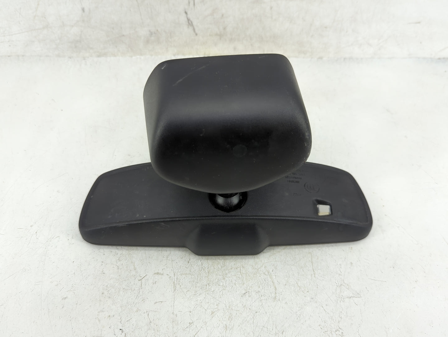 2017-2018 Dodge Challenger Interior Rear View Mirror Replacement OEM P/N:68324969AA Fits Fits 2017 2018 OEM Used Auto Parts 