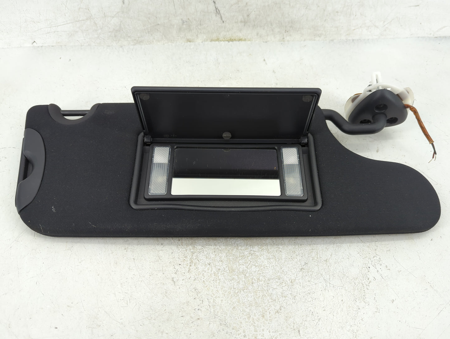 2018-2022 Dodge Challenger Sun Visor Shade Replacement Passenger Right Mirror Fits Fits 2018 2019 2020 2021 2022 OEM Used Au