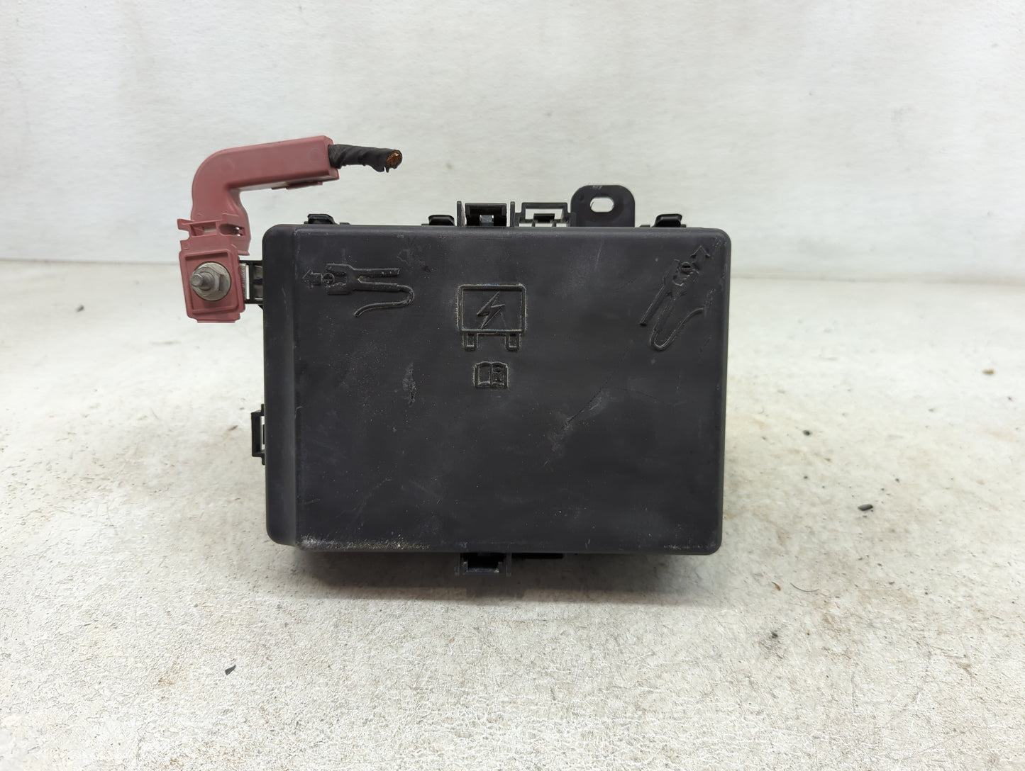 2018 Dodge Challenger Fusebox Fuse Box Panel Relay Module Fits OEM Used Auto Parts - Oemusedautoparts1.com