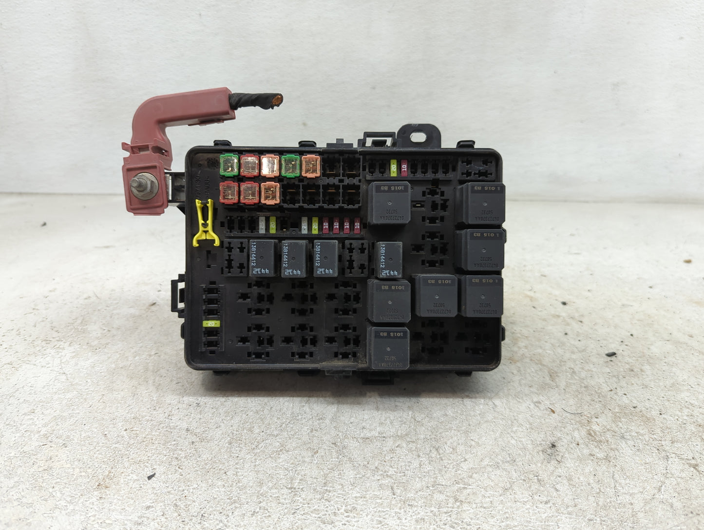 2018 Dodge Challenger Fusebox Fuse Box Panel Relay Module Fits OEM Used Auto Parts - Oemusedautoparts1.com