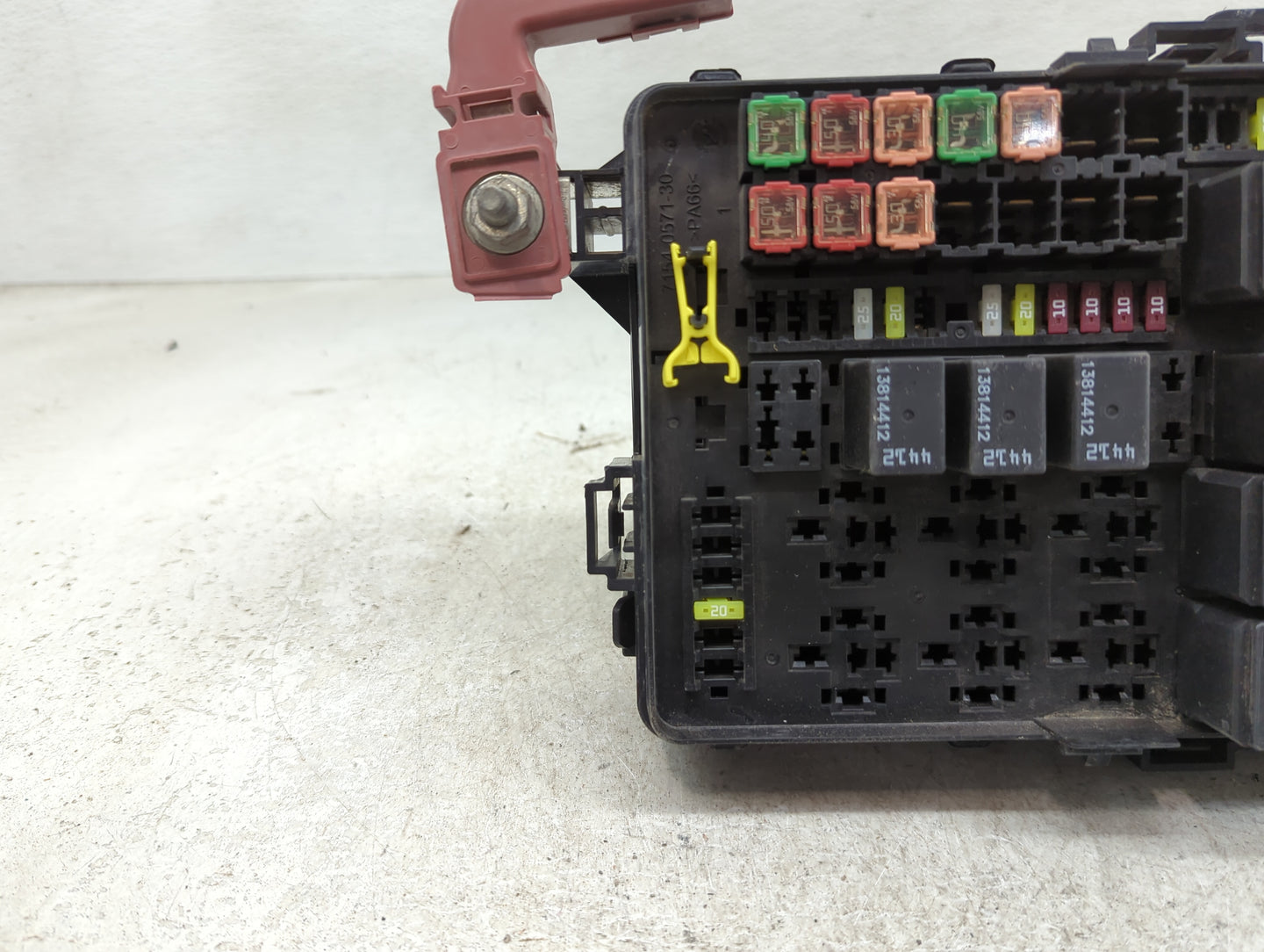 2018 Dodge Challenger Fusebox Fuse Box Panel Relay Module Fits OEM Used Auto Parts - Oemusedautoparts1.com