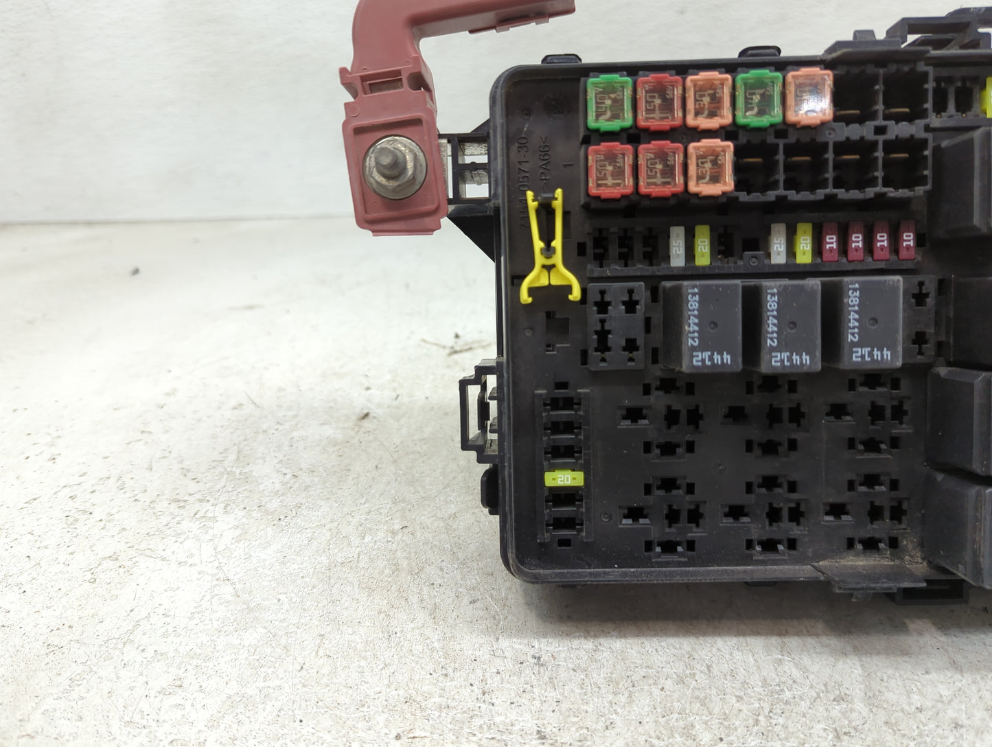 2018 Dodge Challenger Fusebox Fuse Box Panel Relay Module Fits OEM Used Auto Parts - Oemusedautoparts1.com