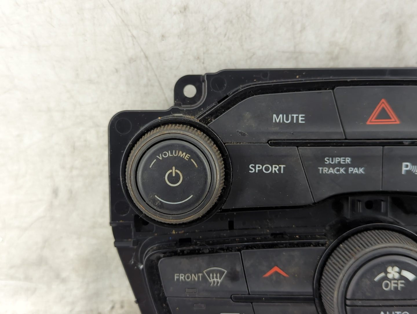 2018 Dodge Challenger Climate Control Module Temperature AC/Heater Replacement P/N:5PG682XGAF 68293608AD, P68293608AD Fits O