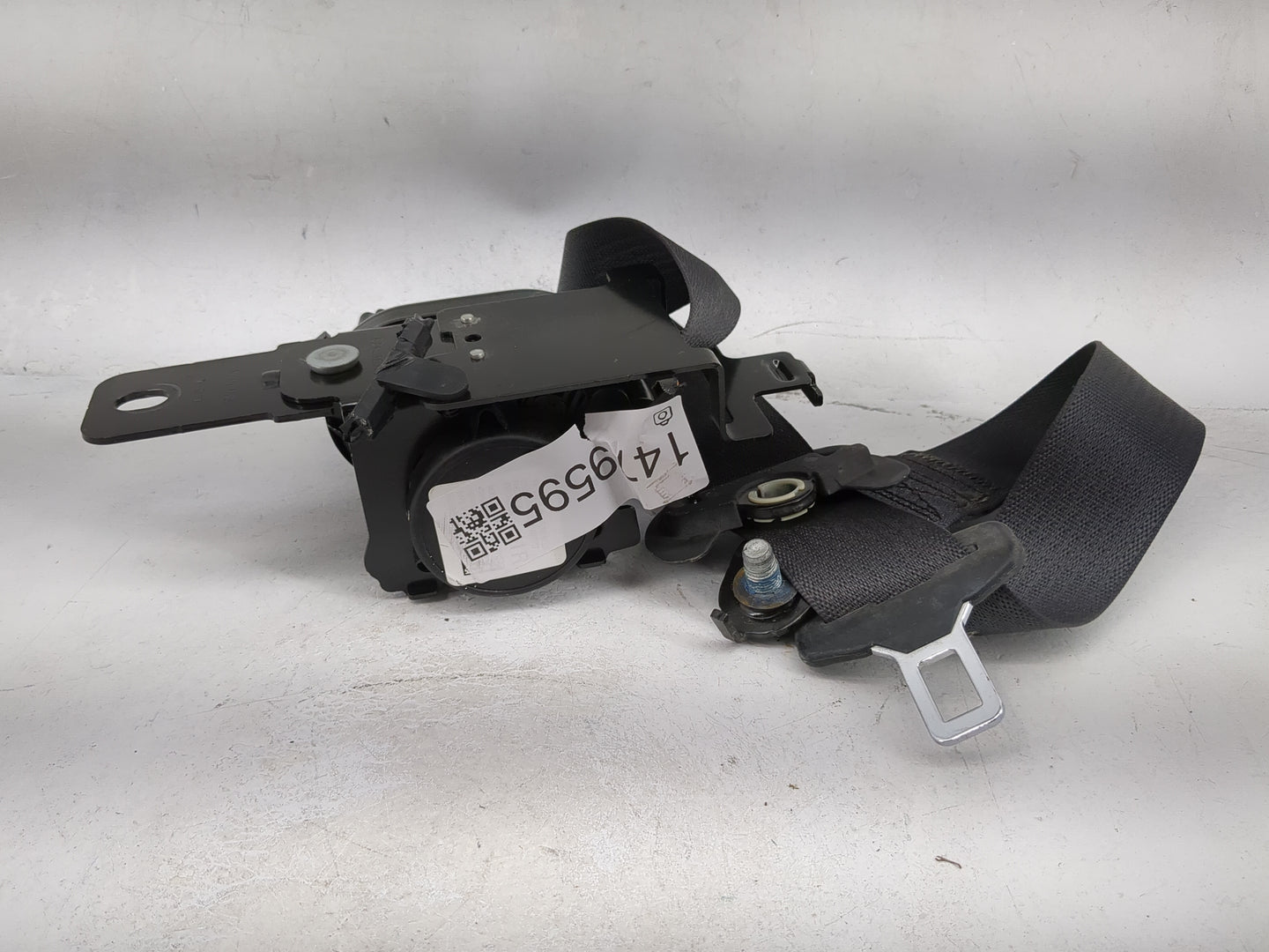 2018 Dodge Charger Passenger Right Seat Belt Rear Retractor - Oemusedautoparts1.com