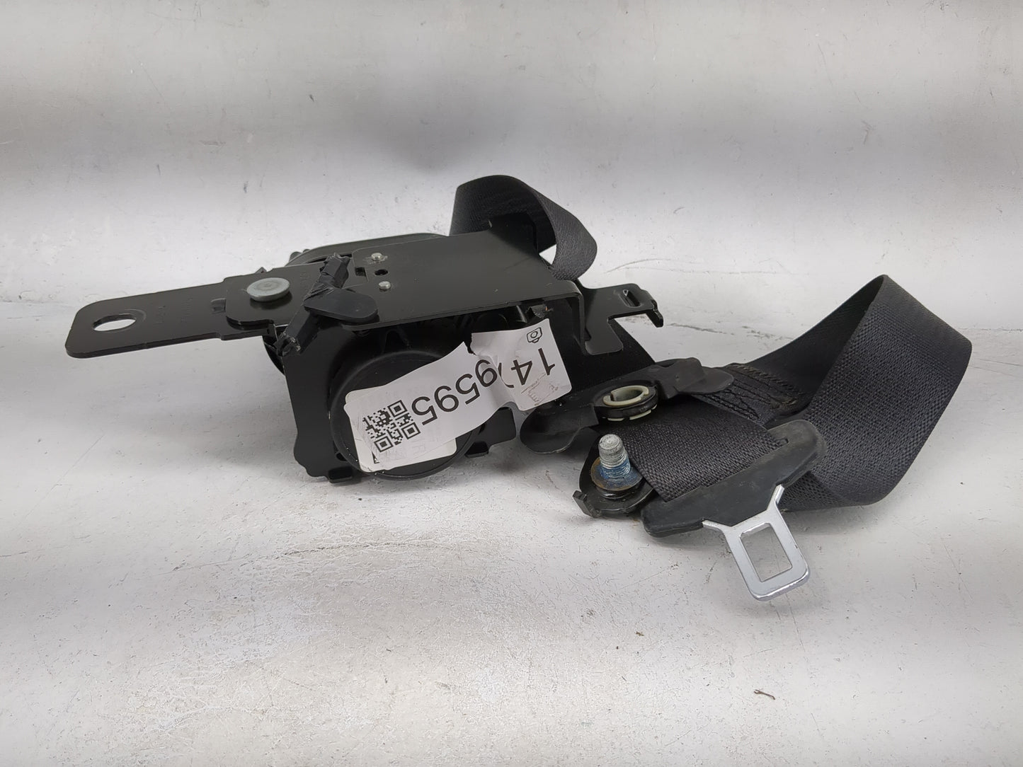 2018 Dodge Charger Passenger Right Seat Belt Rear Retractor - Oemusedautoparts1.com