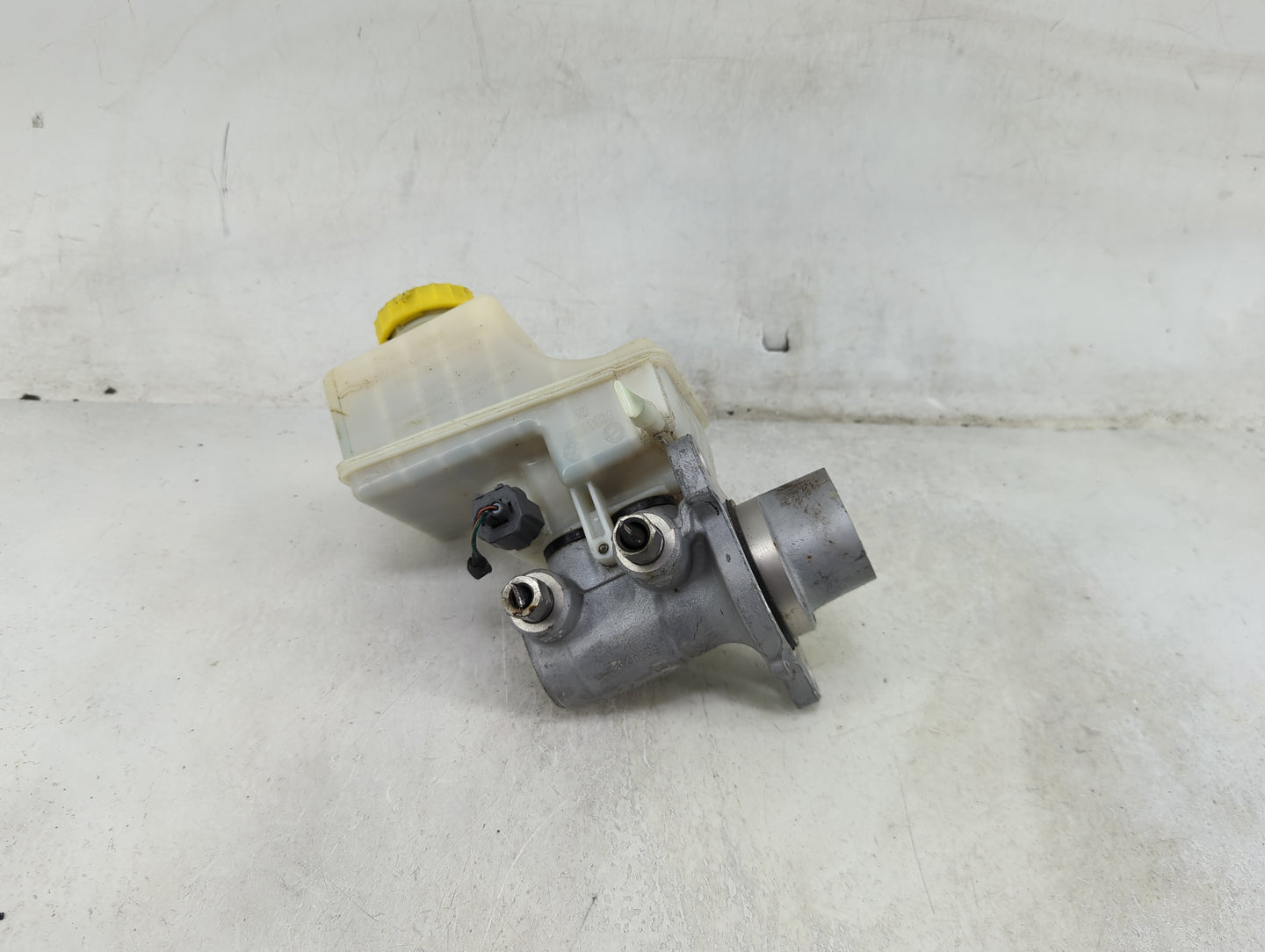 2009-2022 Dodge Charger Brake Master Cylinder 1490246 - Oemusedautoparts1.com