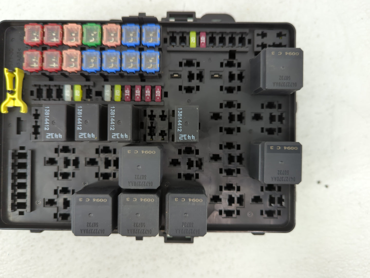2018 Dodge Charger Fusebox Fuse Box Panel Relay Module P/N:AWH0761DC728 374AB, P68498374AB Fits OEM Used Auto Parts - Oemuse
