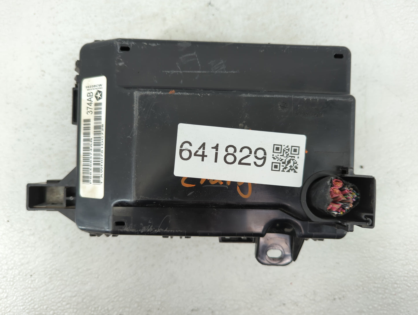 2018 Dodge Charger Fusebox Fuse Box Panel Relay Module P/N:AWH0761DC728 374AB, P68498374AB Fits OEM Used Auto Parts - Oemuse