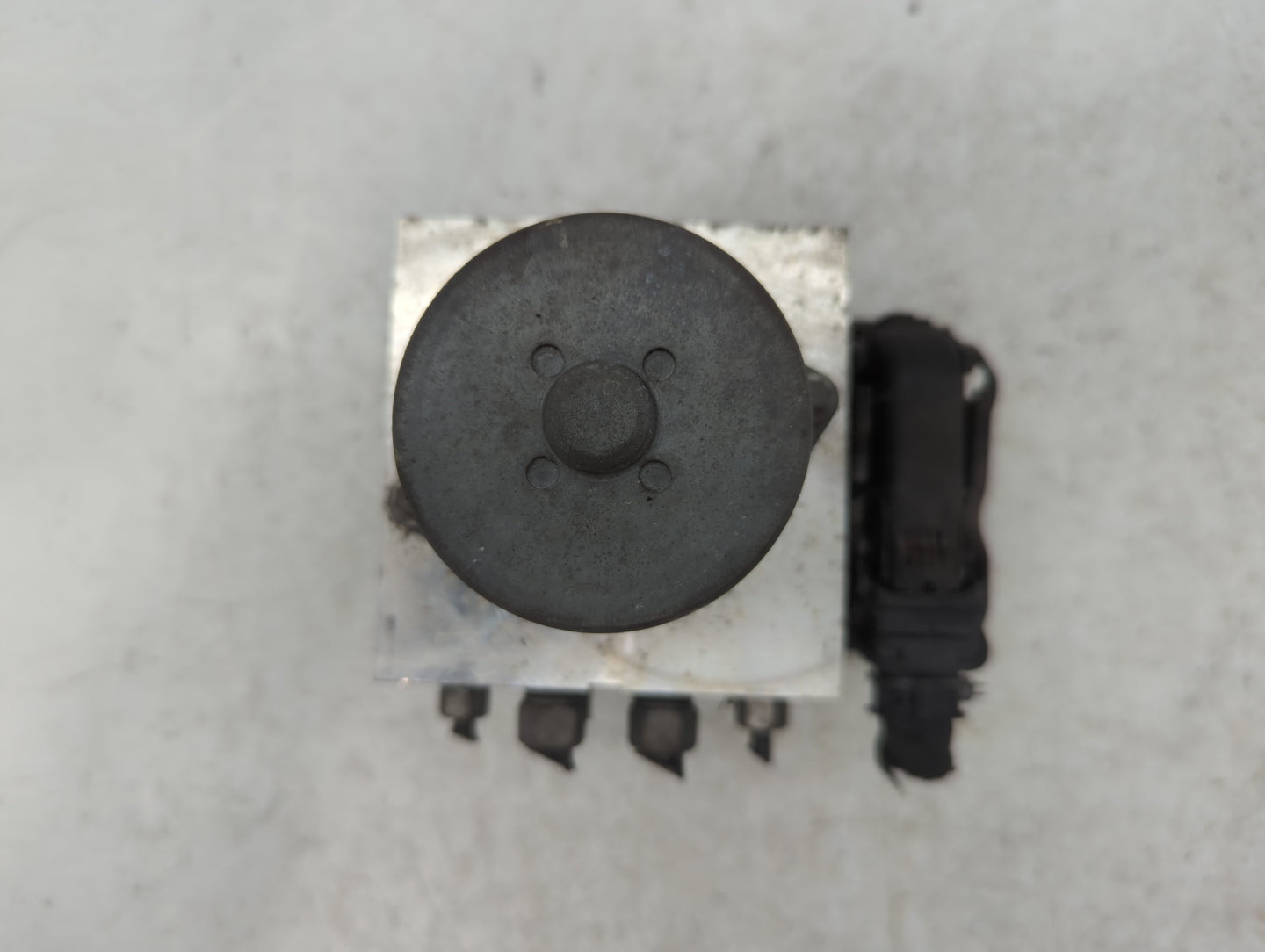 2018 Dodge Durango ABS Pump Control Module Replacement P/N:68336274AB Fits OEM Used Auto Parts - Oemusedautoparts1.com