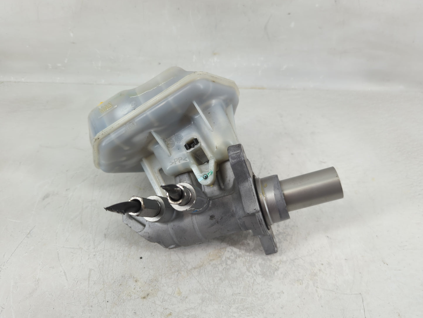 2016-2022 Dodge Durango Brake Master Cylinder - Oemusedautoparts1.com