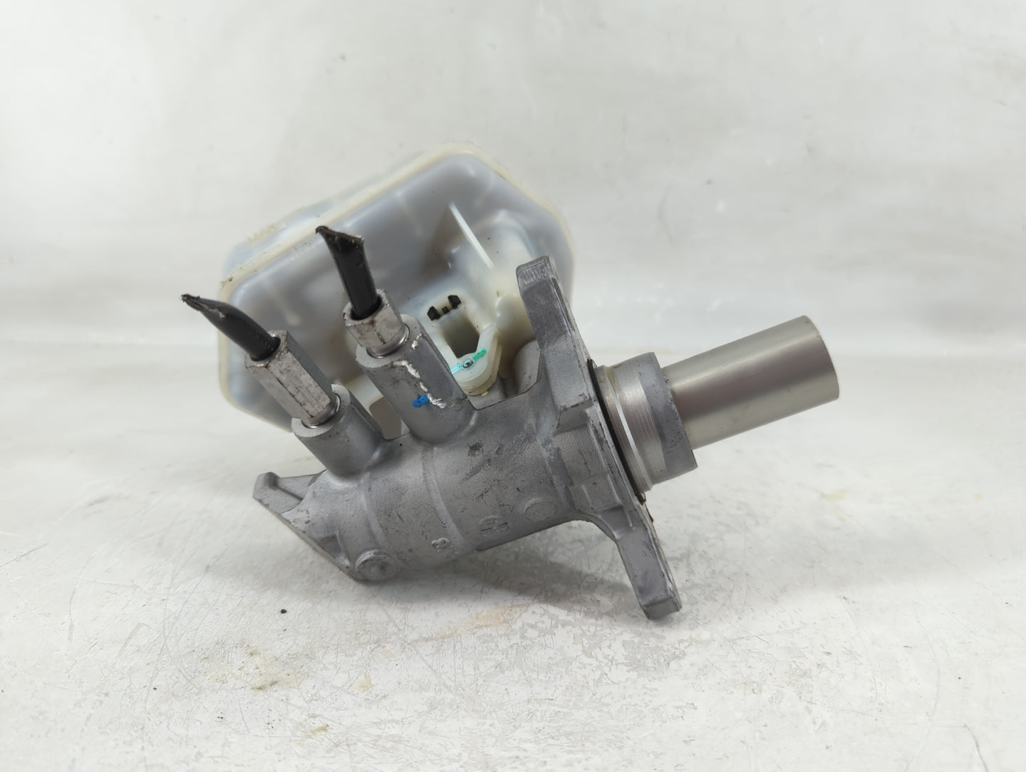 2016-2022 Dodge Durango Brake Master Cylinder - Oemusedautoparts1.com