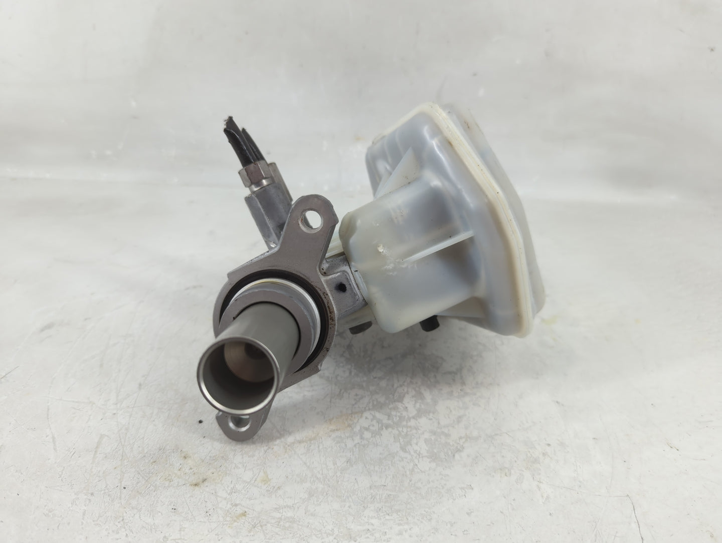 2016-2022 Dodge Durango Brake Master Cylinder - Oemusedautoparts1.com