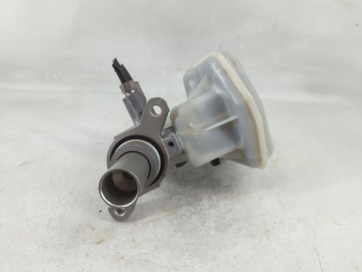 2016-2022 Dodge Durango Brake Master Cylinder - Oemusedautoparts1.com