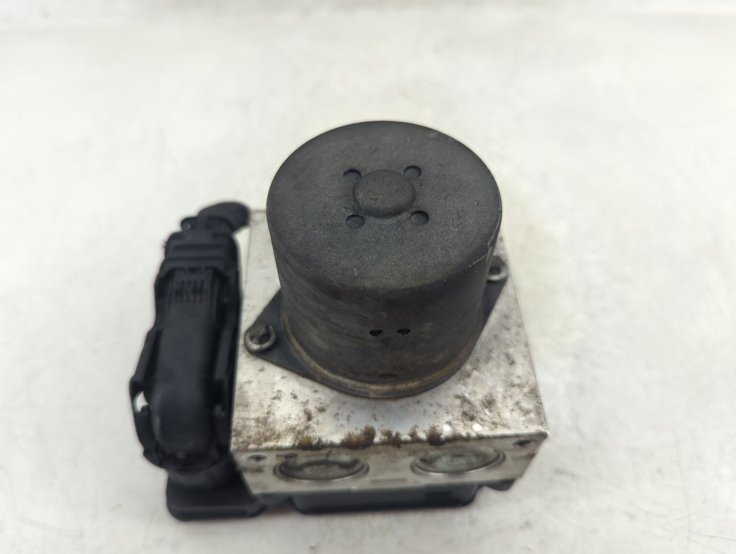 2018 Dodge Durango ABS Pump Control Module Replacement P/N:68309727AC Fits OEM Used Auto Parts - Oemusedautoparts1.com