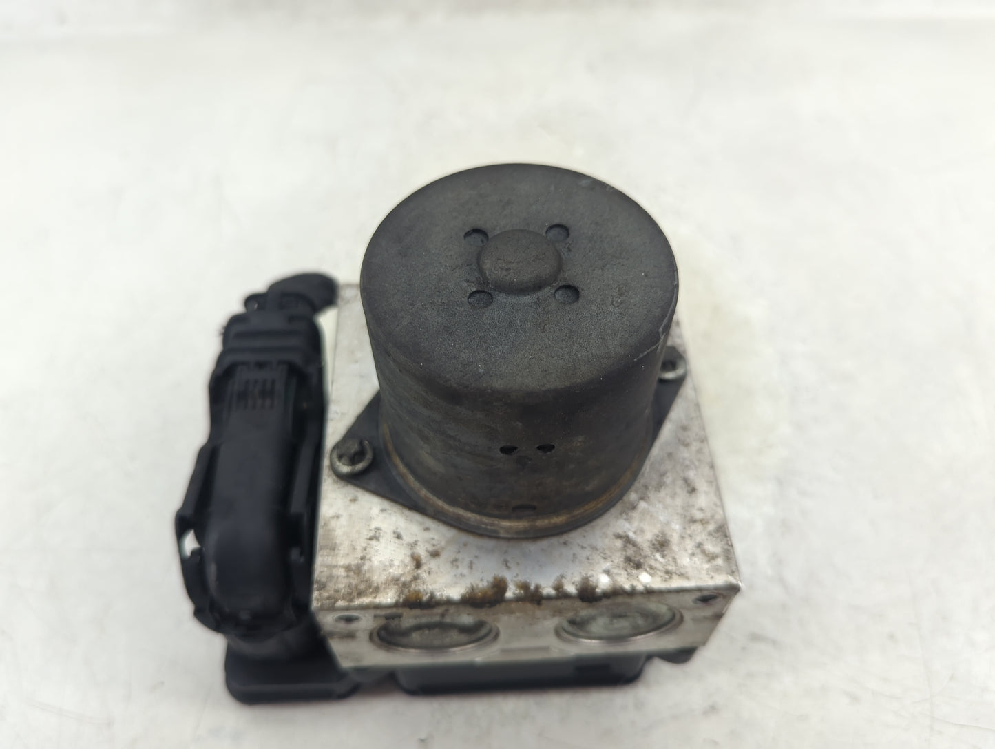 2018 Dodge Durango ABS Pump Control Module Replacement P/N:68309727AC Fits OEM Used Auto Parts - Oemusedautoparts1.com