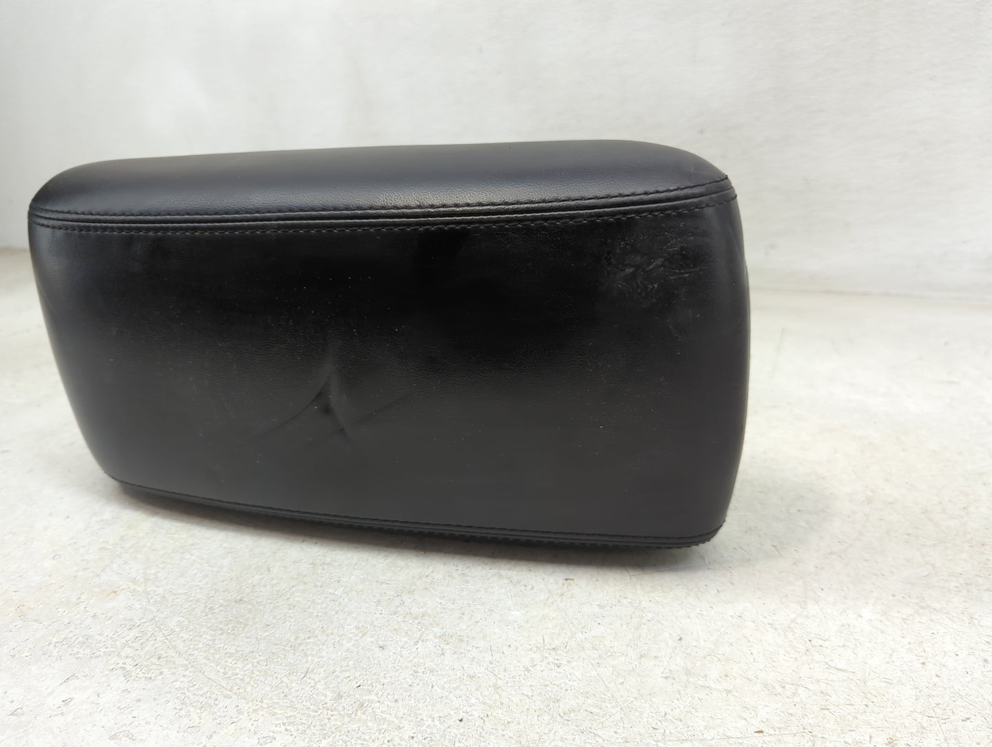2018 Dodge Durango Center Console Armrest Cover Lid P/N:X85020100BL Fits OEM Used Auto Parts - Oemusedautoparts1.com