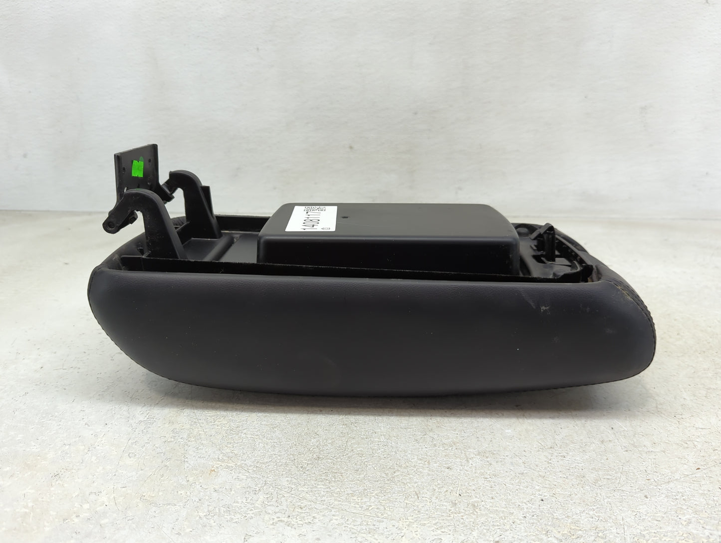 2018 Dodge Durango Center Console Armrest Cover Lid P/N:X85020100BL Fits OEM Used Auto Parts - Oemusedautoparts1.com