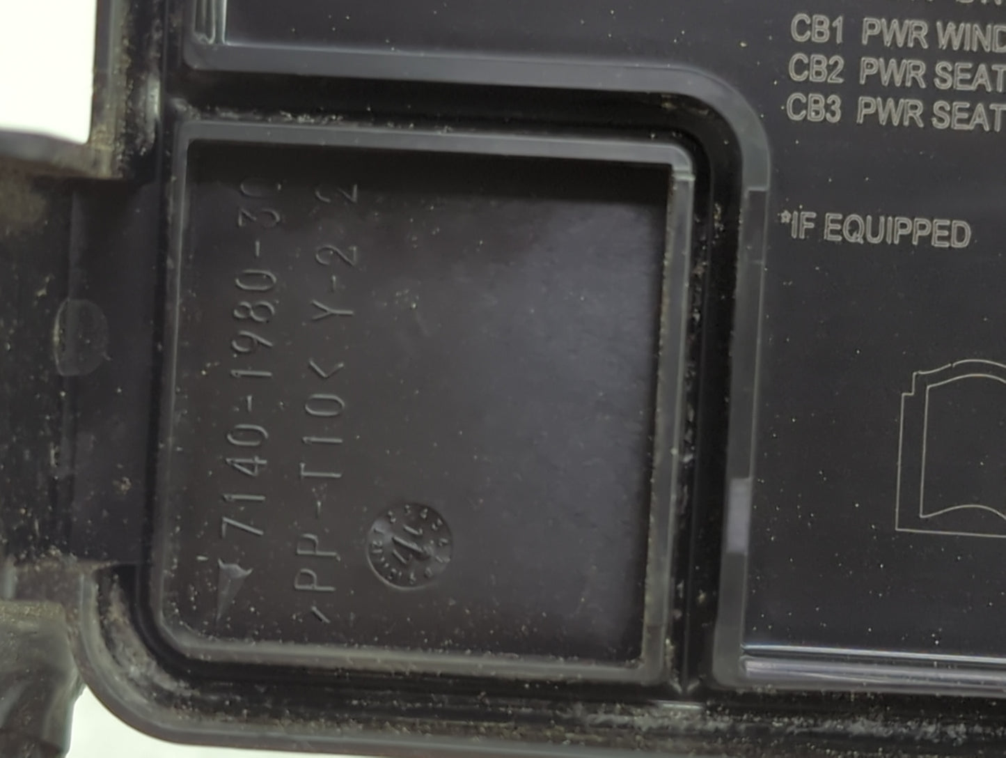 2018 Dodge Durango Fusebox Fuse Box Panel Relay Module P/N:7140-1980-30 Fits OEM Used Auto Parts - Oemusedautoparts1.com
