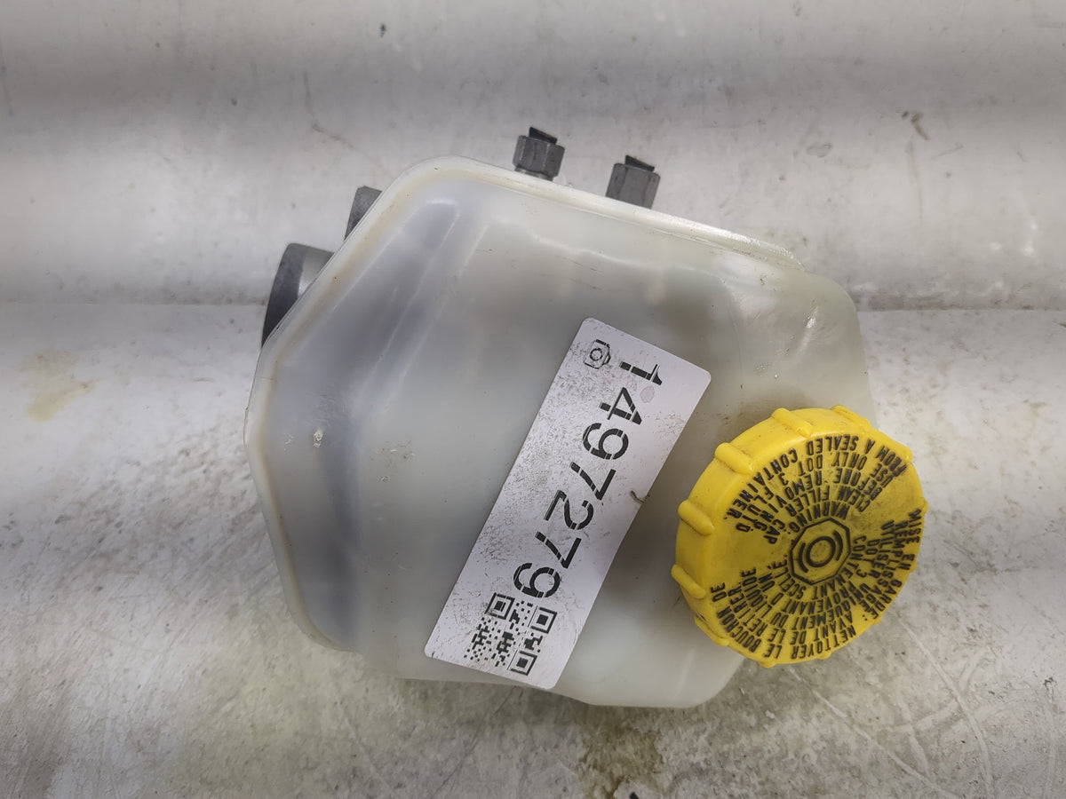 2016-2022 Dodge Durango Brake Master Cylinder 1497279 - Oemusedautoparts1.com